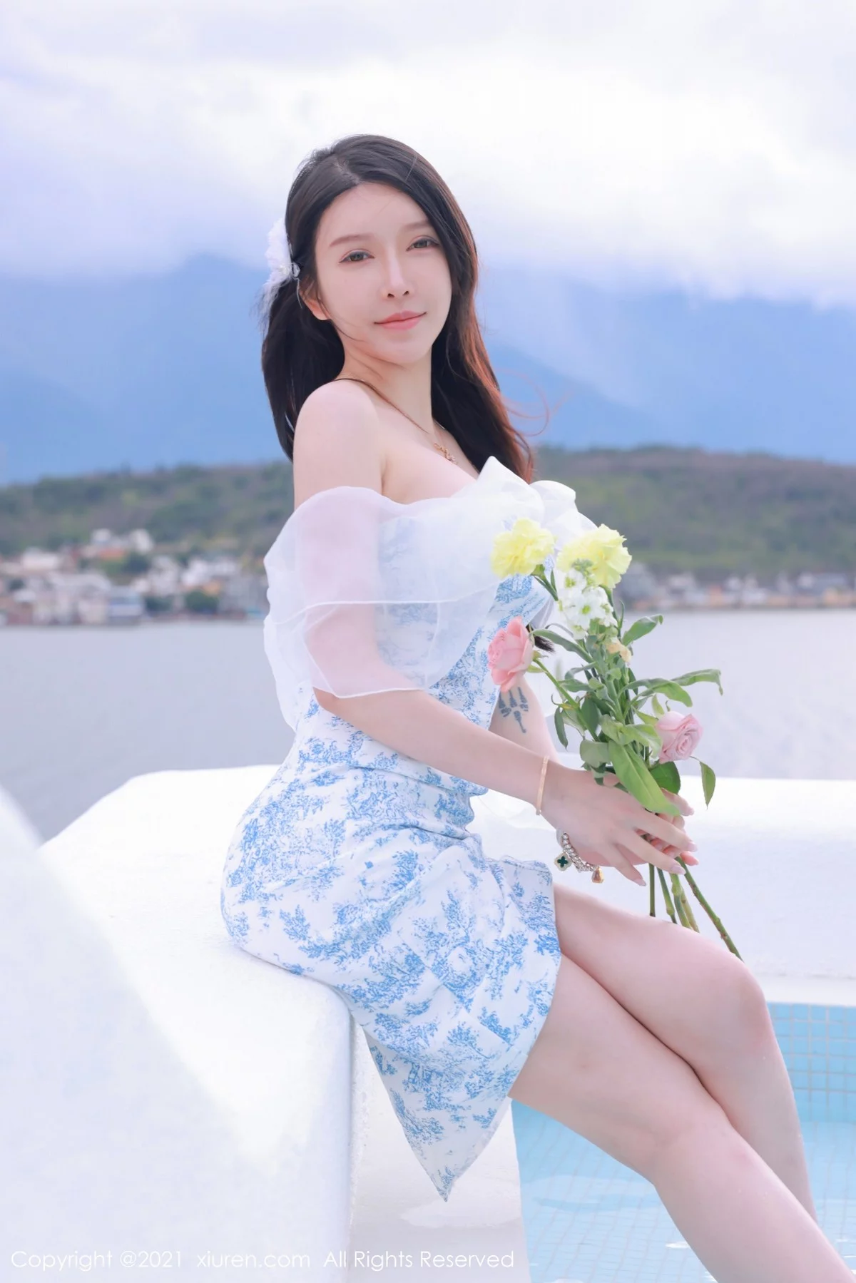 [[XiuRen秀人网]秀人网]No.4401_模特玉兔miki大理洱海旅拍粉色透明长裙秀火辣身材极致诱惑写真54P