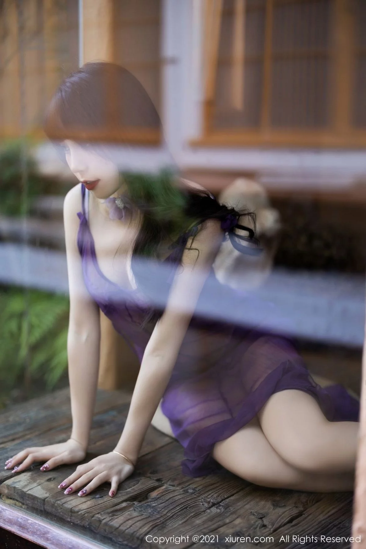 [[XiuRen秀人网]秀人网]No.4410_女神芝芝Booty私房床上脱紫色轻纱长裙露蕾丝内衣迷人诱惑写真78P