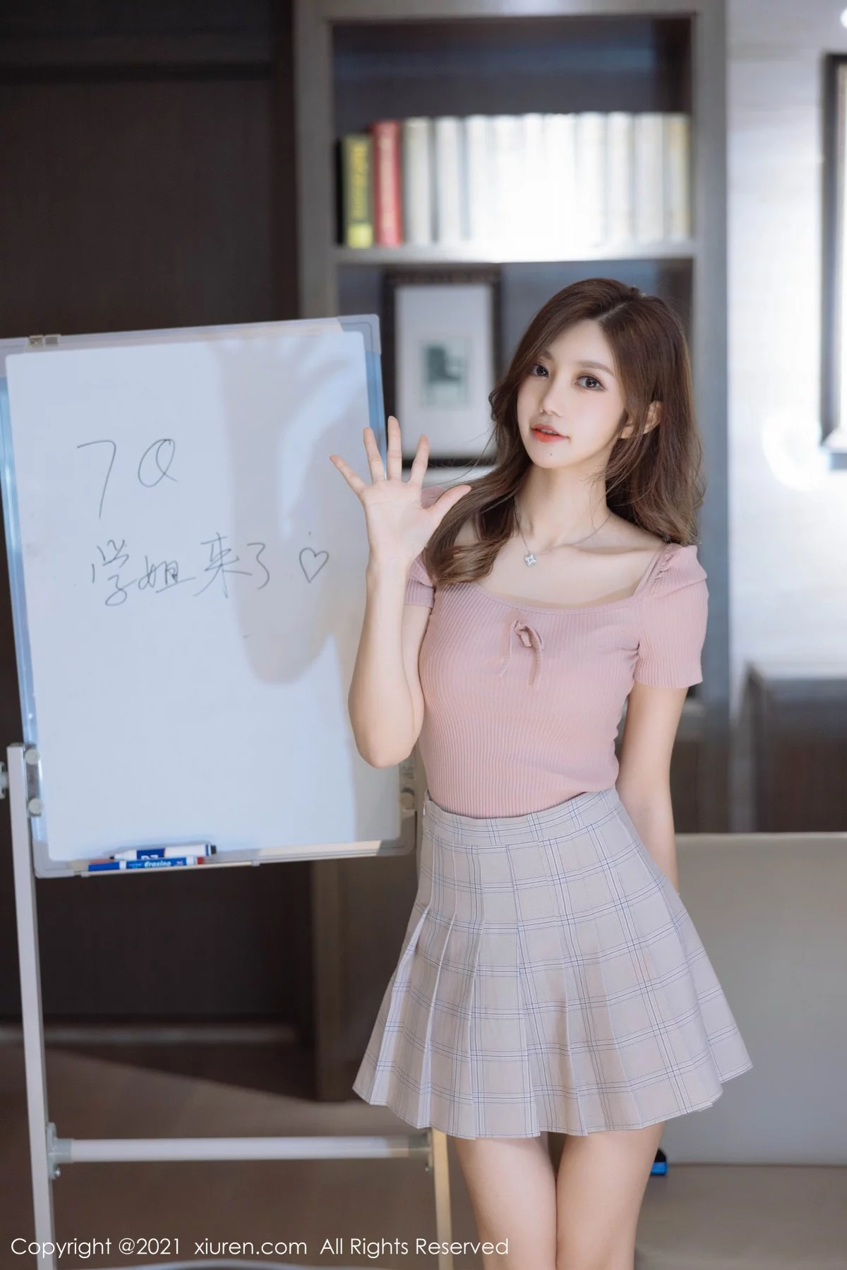 [[XiuRen秀人网]秀人网]No.4415_女神绮里嘉ula元旦心愿回馈主题性感服饰秀完美身材诱惑写真121P