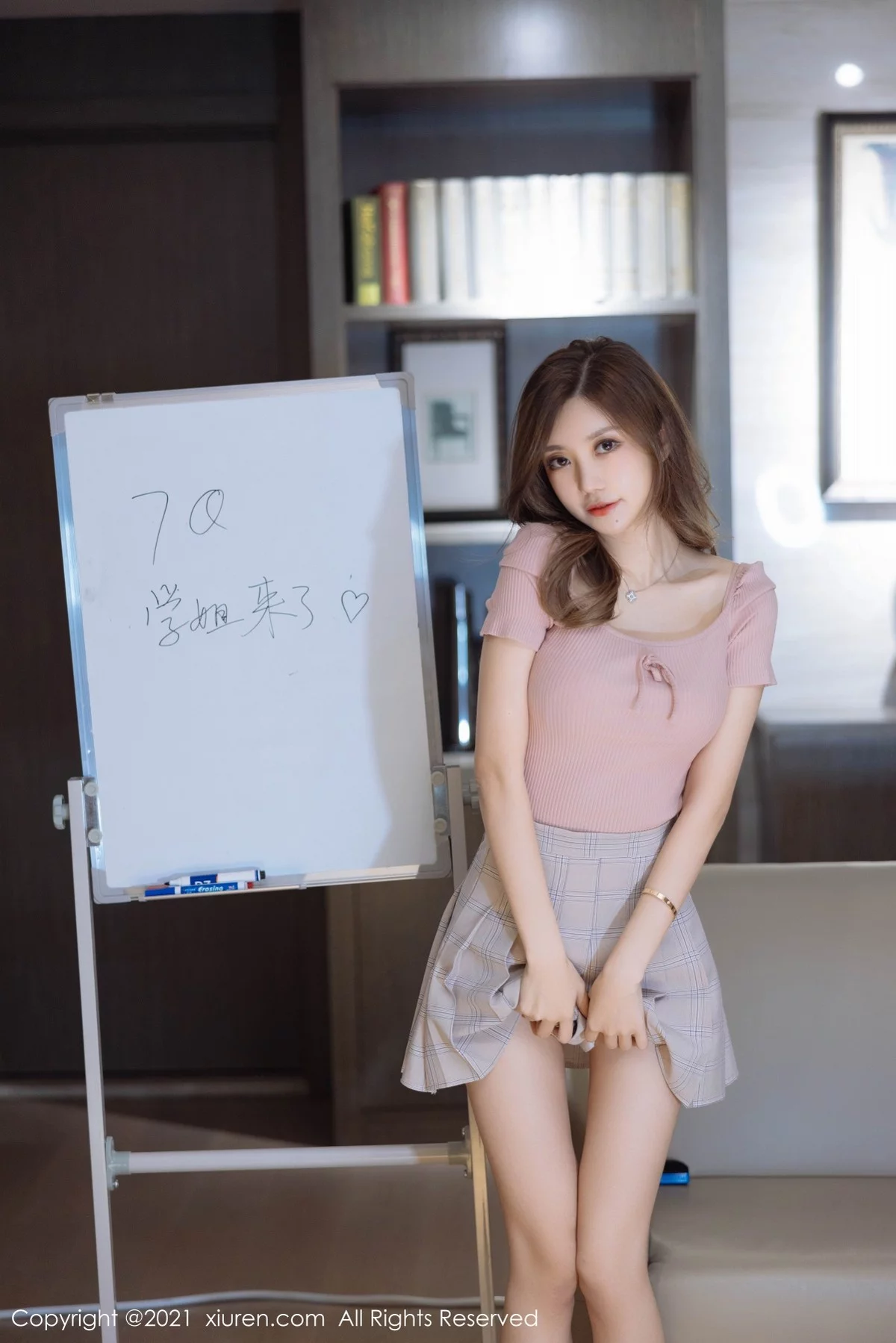 [[XiuRen秀人网]秀人网]No.4415_女神绮里嘉ula元旦心愿回馈主题性感服饰秀完美身材诱惑写真121P