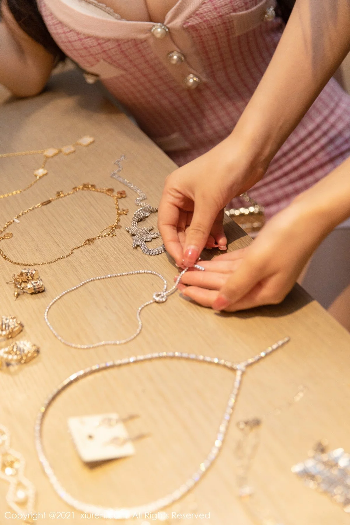 [[XiuRen秀人网]秀人网]No.4412_女神朱可儿＆熊小诺合集主题私房性感姐妹花撩人姿势诱惑写真95P