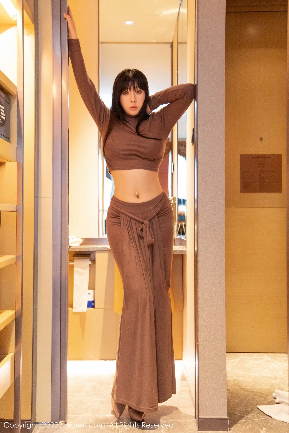 [[XiuRen秀人网]秀人网]No.4418_模特徐媛媛私房脱咖啡色长裙露开档无内黑丝裤袜惹火诱惑写真42P