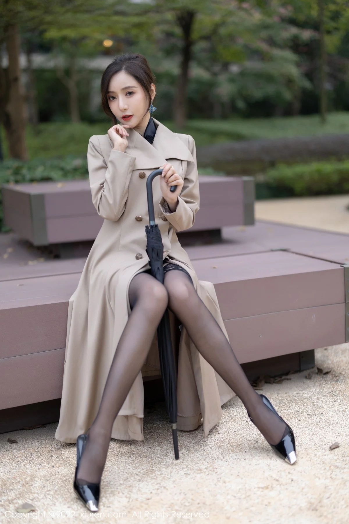 [[XiuRen秀人网]秀人网]No.4417_女神王馨瑶yanni半脱风衣露黑色轻透内衣秀惹火身材诱惑写真94P