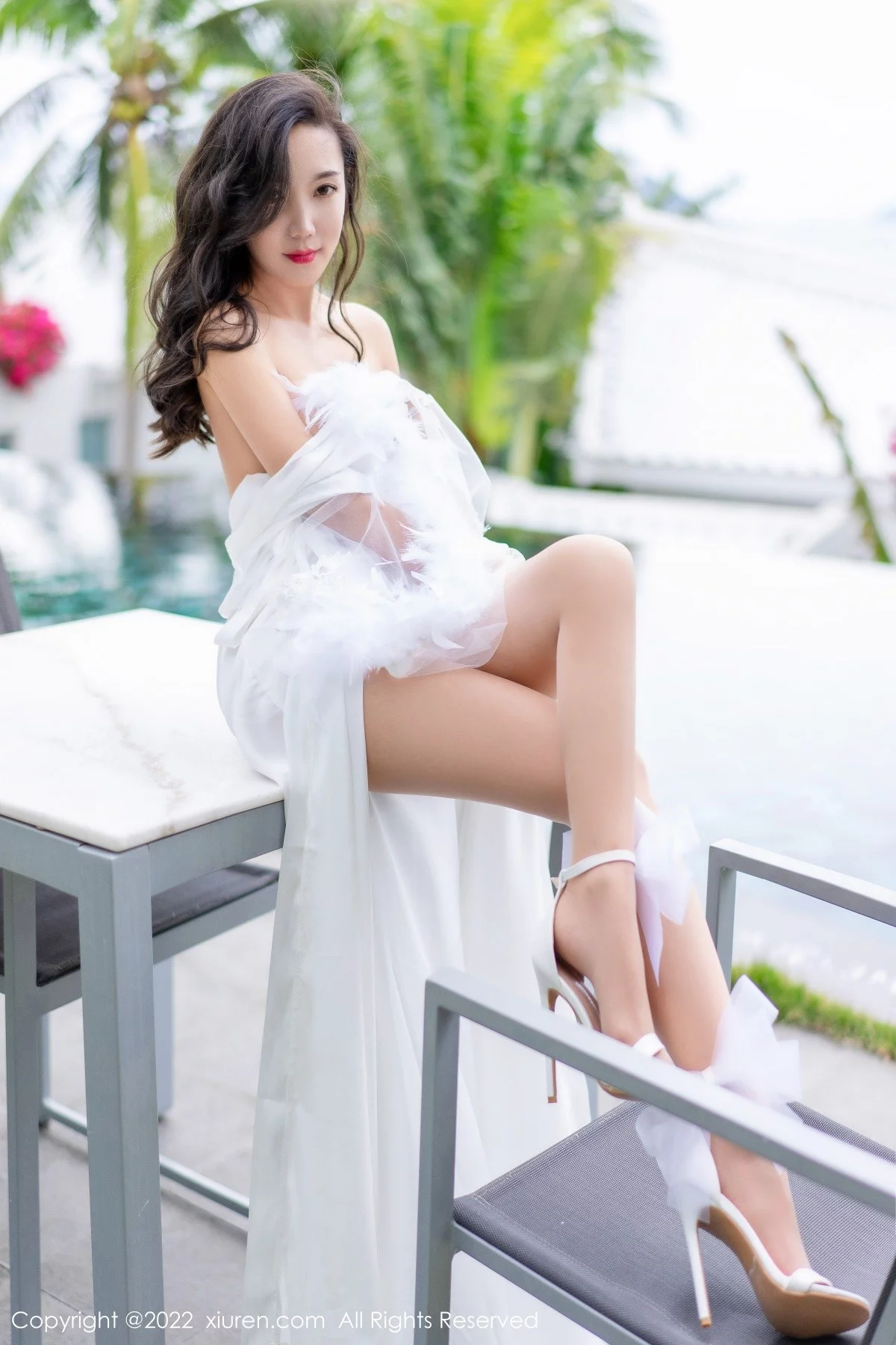 [[XiuRen秀人网]秀人网]No.4420_模特艾静香三亚旅拍户外性感白色礼服配开档肉丝撩人诱惑写真47P