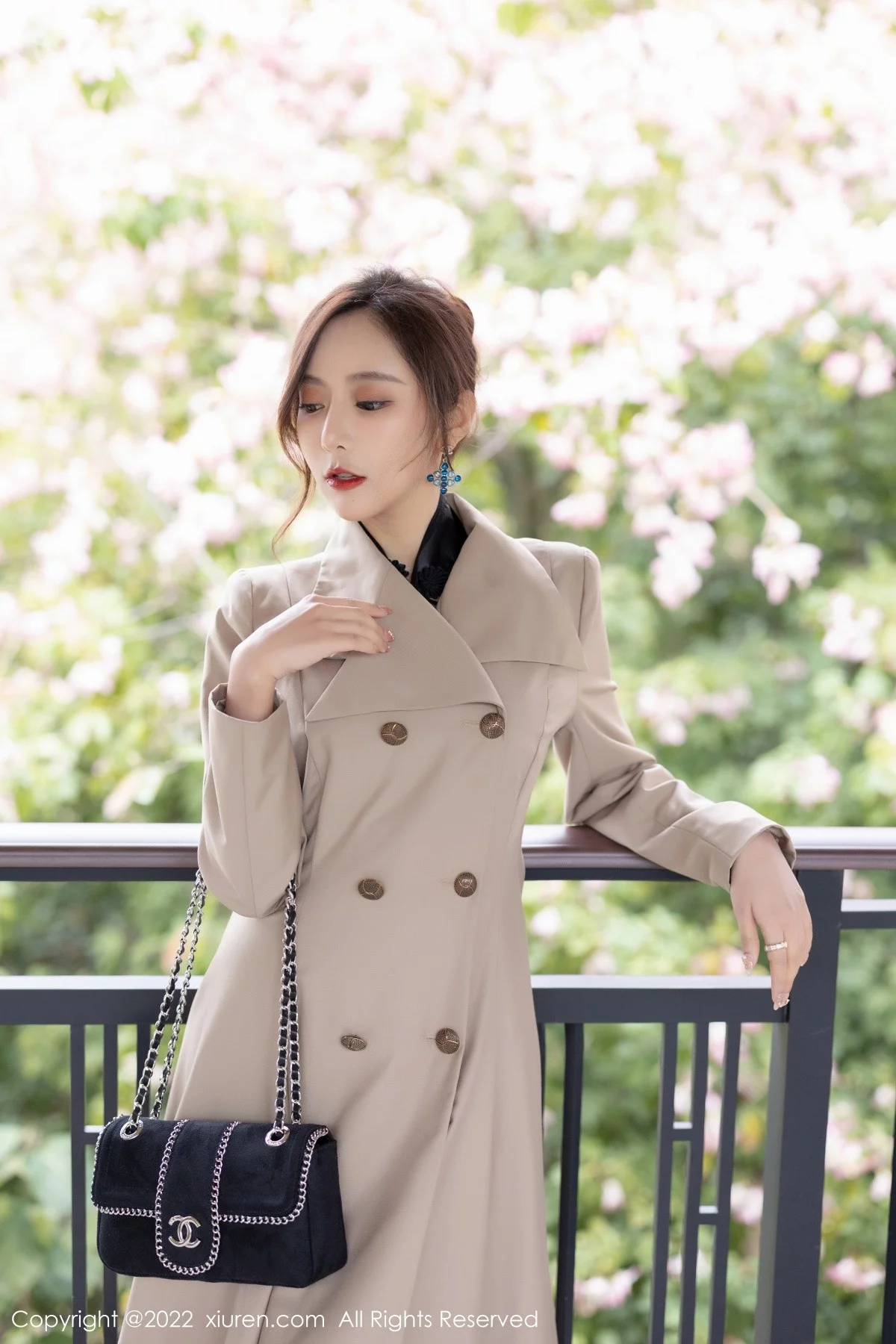 [[XiuRen秀人网]秀人网]No.4417_女神王馨瑶yanni半脱风衣露黑色轻透内衣秀惹火身材诱惑写真94P