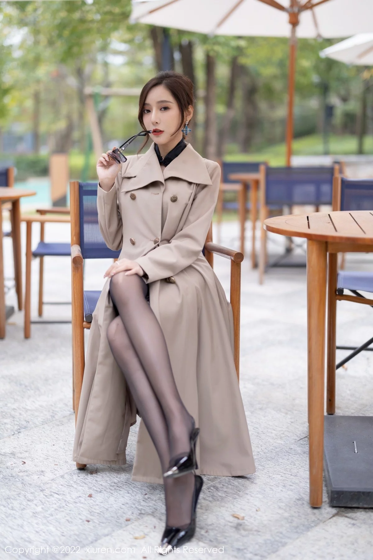 [[XiuRen秀人网]秀人网]No.4417_女神王馨瑶yanni半脱风衣露黑色轻透内衣秀惹火身材诱惑写真94P