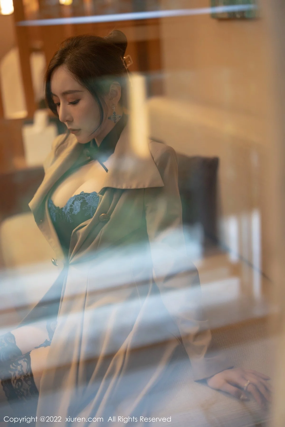 [[XiuRen秀人网]秀人网]No.4417_女神王馨瑶yanni半脱风衣露黑色轻透内衣秀惹火身材诱惑写真94P