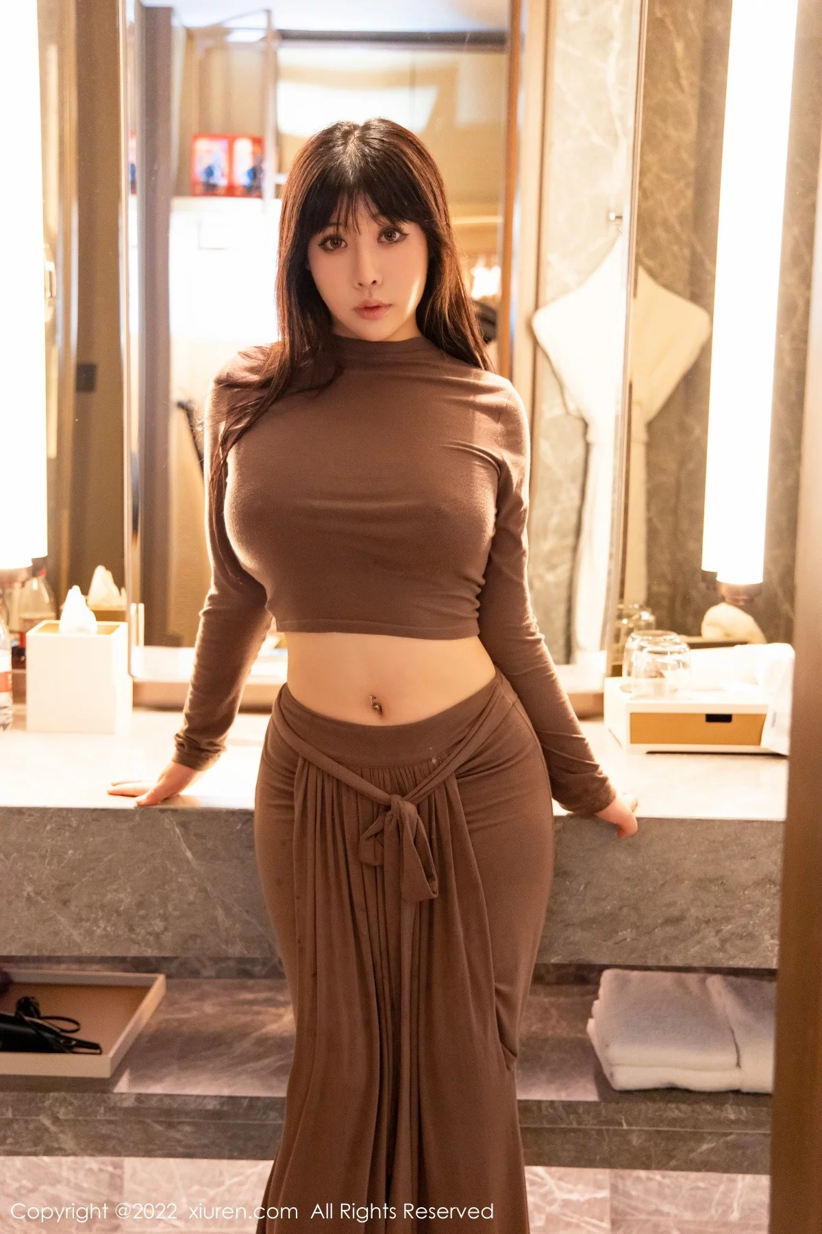 [[XiuRen秀人网]秀人网]No.4418_模特徐媛媛私房脱咖啡色长裙露开档无内黑丝裤袜惹火诱惑写真42P