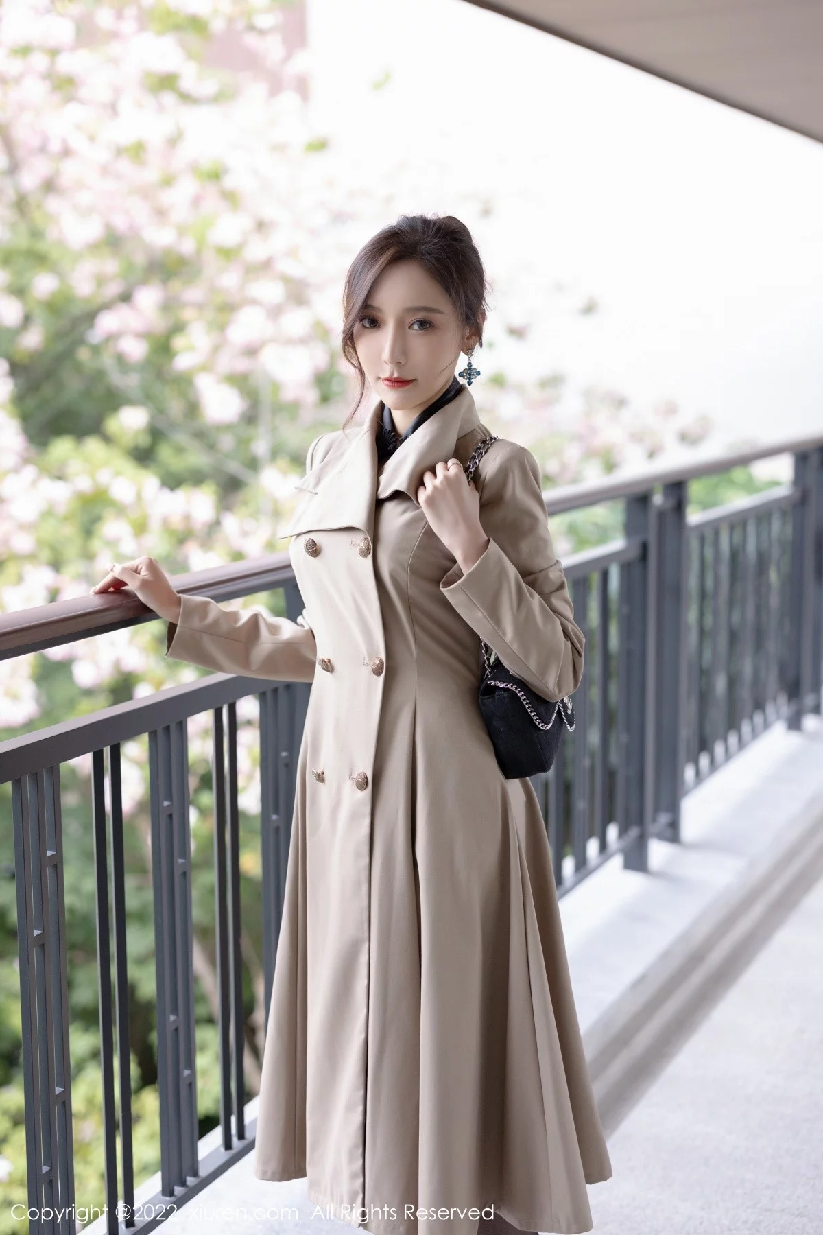 [[XiuRen秀人网]秀人网]No.4417_女神王馨瑶yanni半脱风衣露黑色轻透内衣秀惹火身材诱惑写真94P