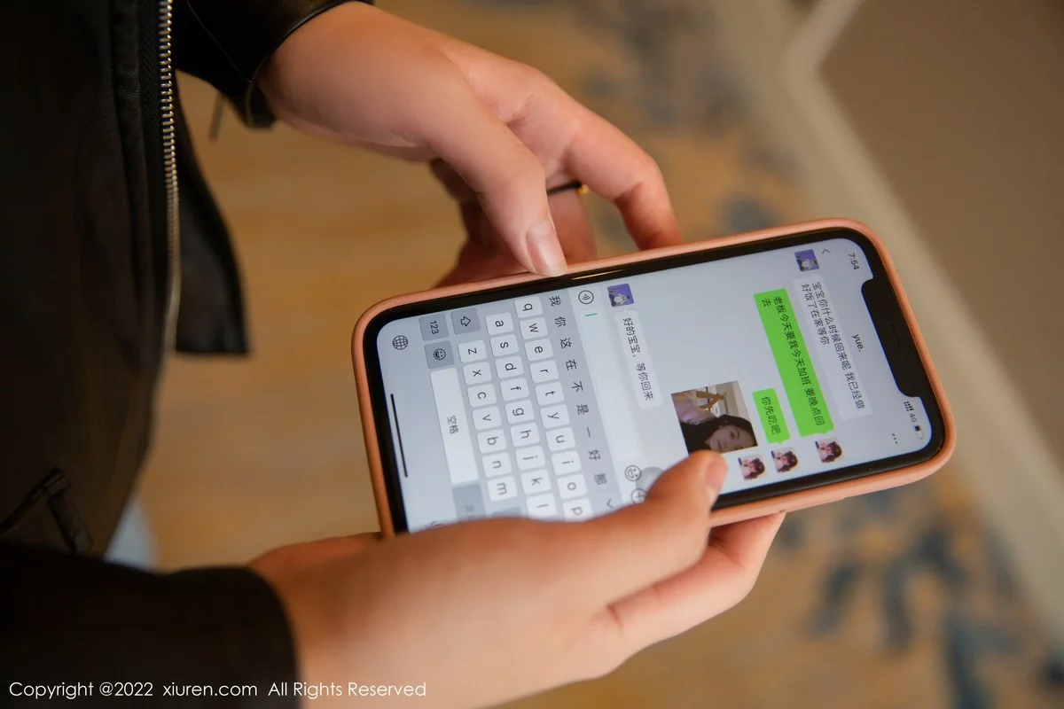 [[XiuRen秀人网]秀人网]No.4423_模特一颗甜蛋黄a私房脱牛仔裤露无内开档黑丝秀翘臀诱惑写真74P