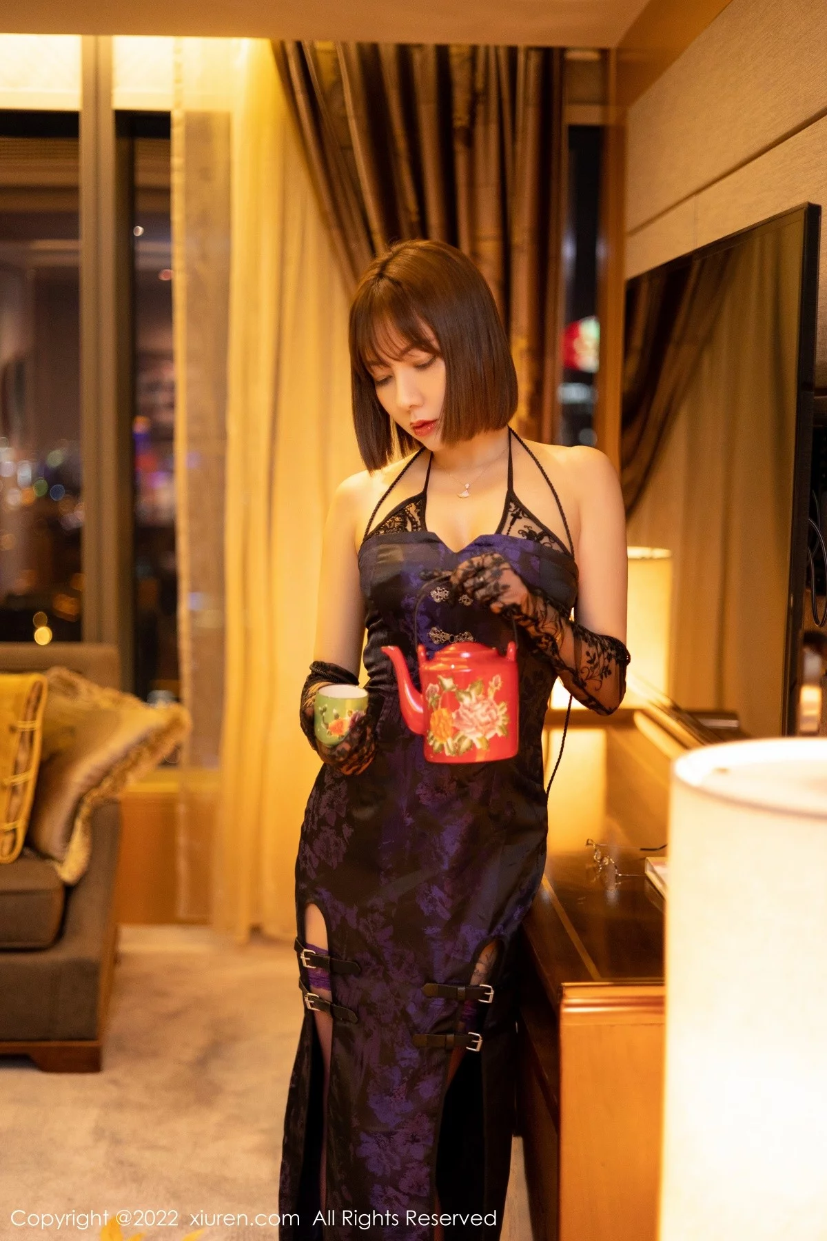 [[XiuRen秀人网]秀人网]No.4422_御姐果儿Victoria青海旅拍脱黑色长裙真空露豪乳遮点诱惑写真41P