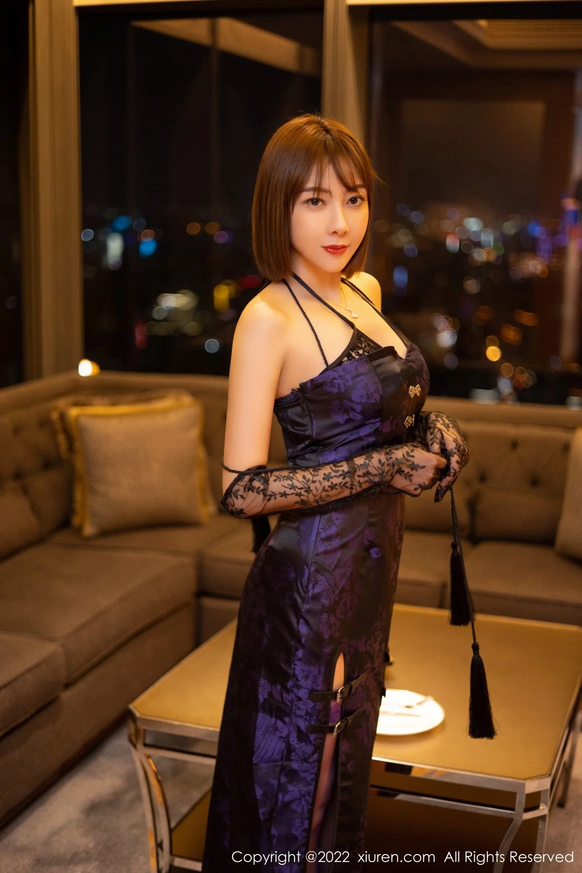 [[XiuRen秀人网]秀人网]No.4422_御姐果儿Victoria青海旅拍脱黑色长裙真空露豪乳遮点诱惑写真41P