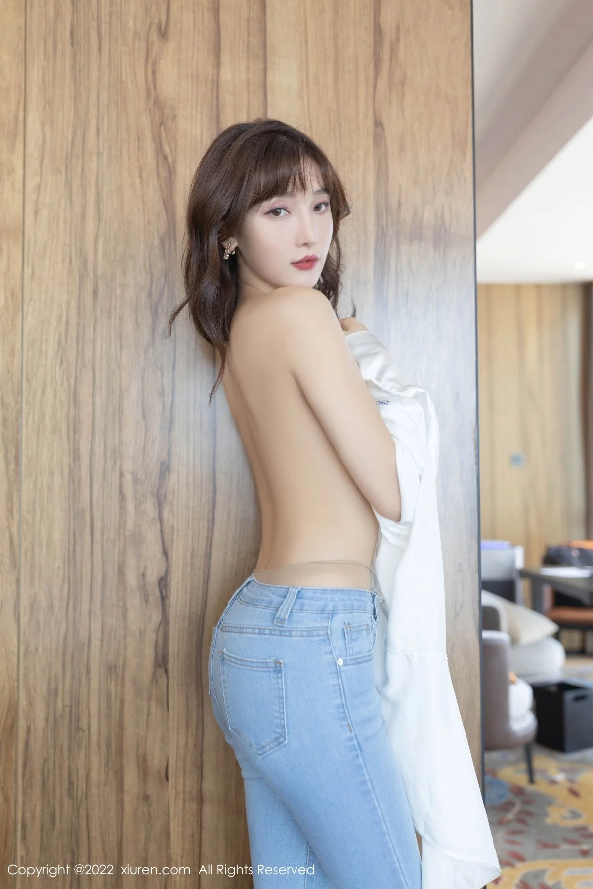[[XiuRen秀人网]秀人网]No.4425_模特陆萱萱简约白T配牛仔裤半脱露开档肉丝撩人姿势诱惑写真89P