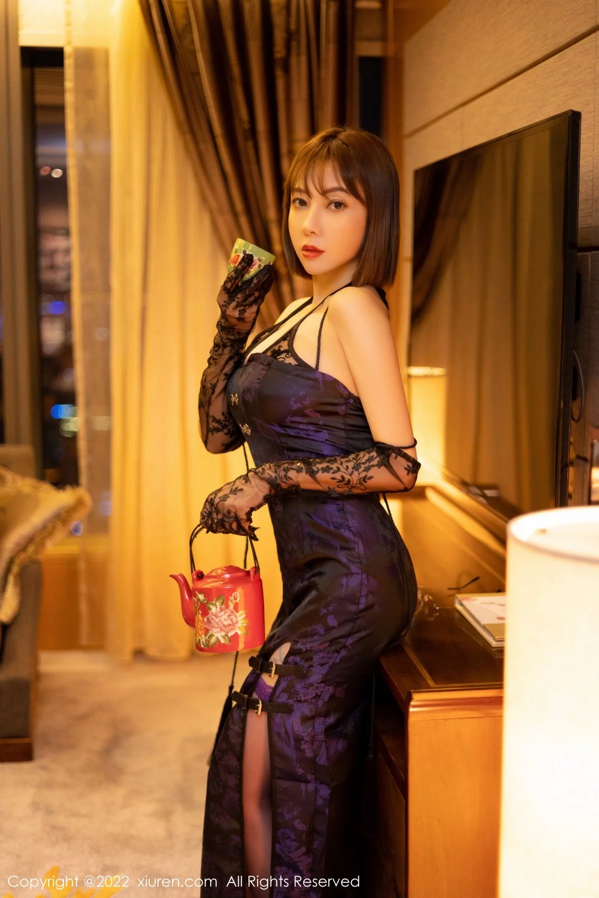 [[XiuRen秀人网]秀人网]No.4422_御姐果儿Victoria青海旅拍脱黑色长裙真空露豪乳遮点诱惑写真41P