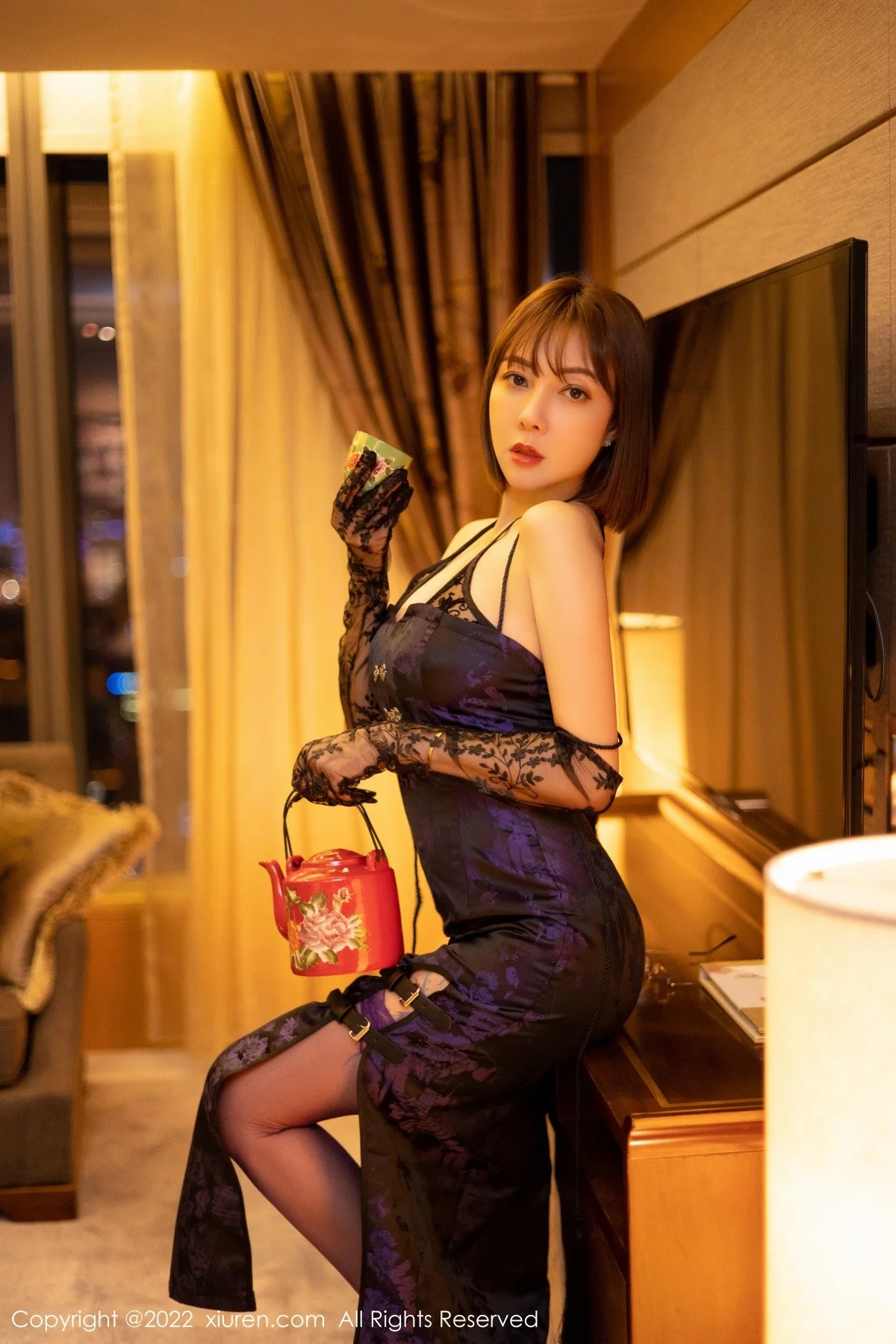 [[XiuRen秀人网]秀人网]No.4422_御姐果儿Victoria青海旅拍脱黑色长裙真空露豪乳遮点诱惑写真41P