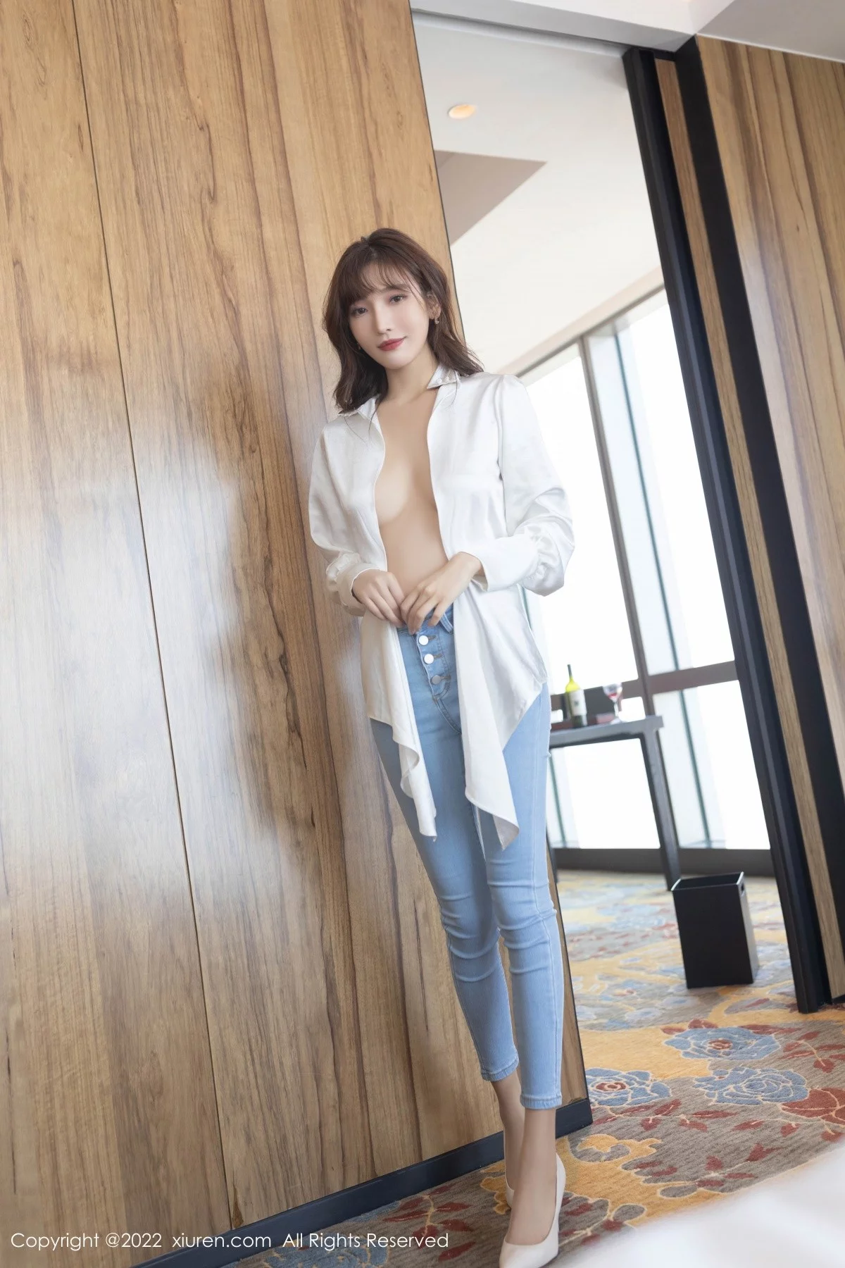 [[XiuRen秀人网]秀人网]No.4425_模特陆萱萱简约白T配牛仔裤半脱露开档肉丝撩人姿势诱惑写真89P