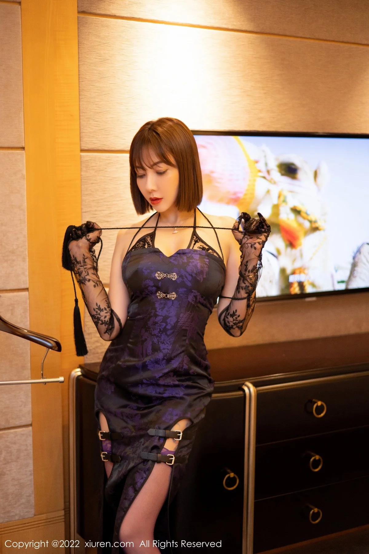 [[XiuRen秀人网]秀人网]No.4422_御姐果儿Victoria青海旅拍脱黑色长裙真空露豪乳遮点诱惑写真41P