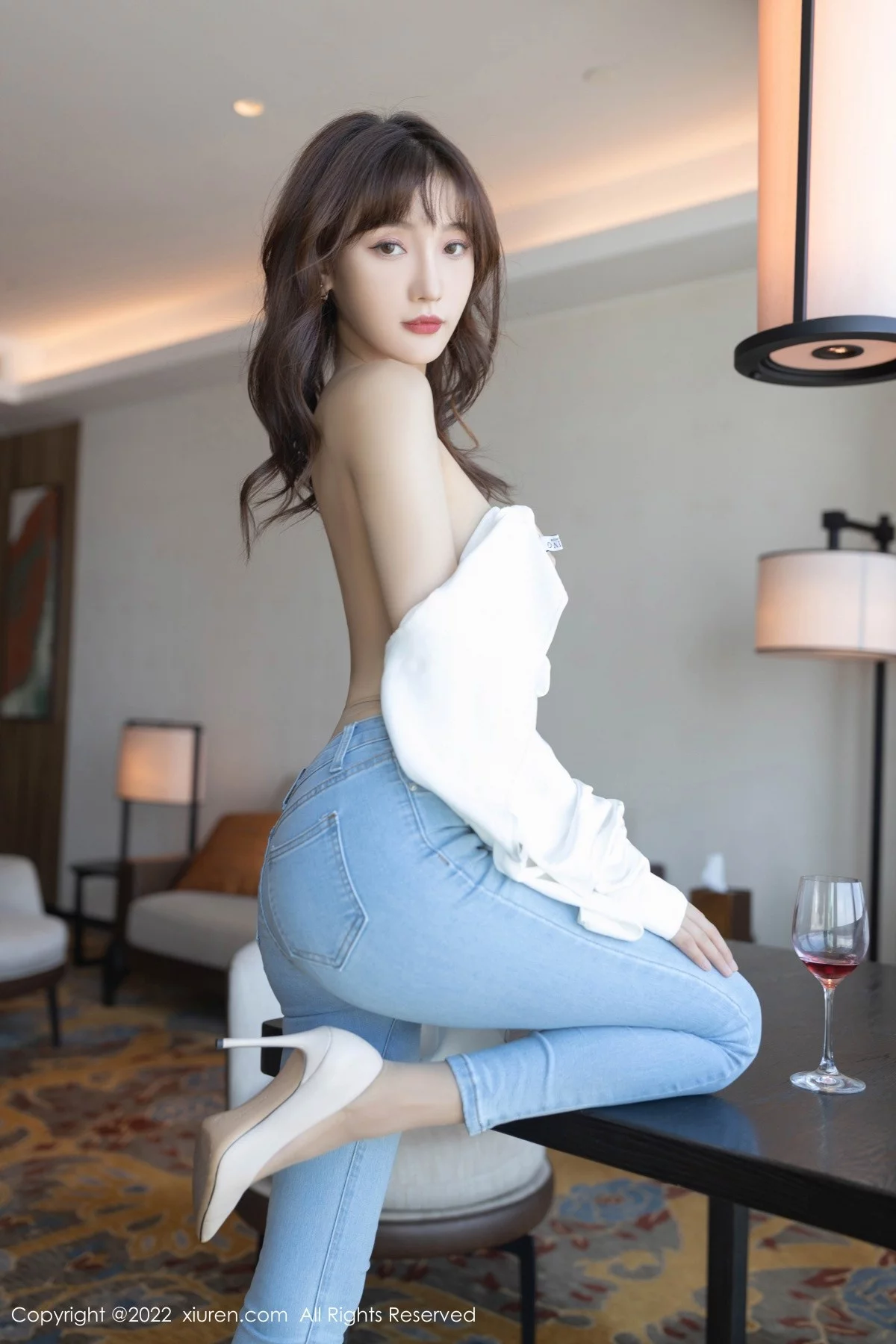 [[XiuRen秀人网]秀人网]No.4425_模特陆萱萱简约白T配牛仔裤半脱露开档肉丝撩人姿势诱惑写真89P