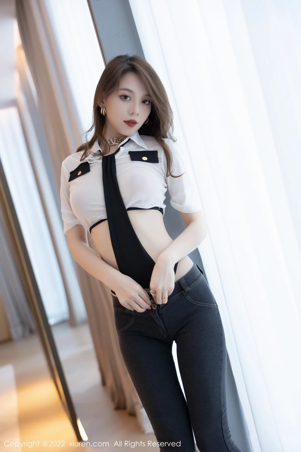 [[XiuRen秀人网]秀人网]No.4427_模特言沫深圳旅拍私房脱性感制服露黑色丁字裤秀翘臀诱惑写真65P