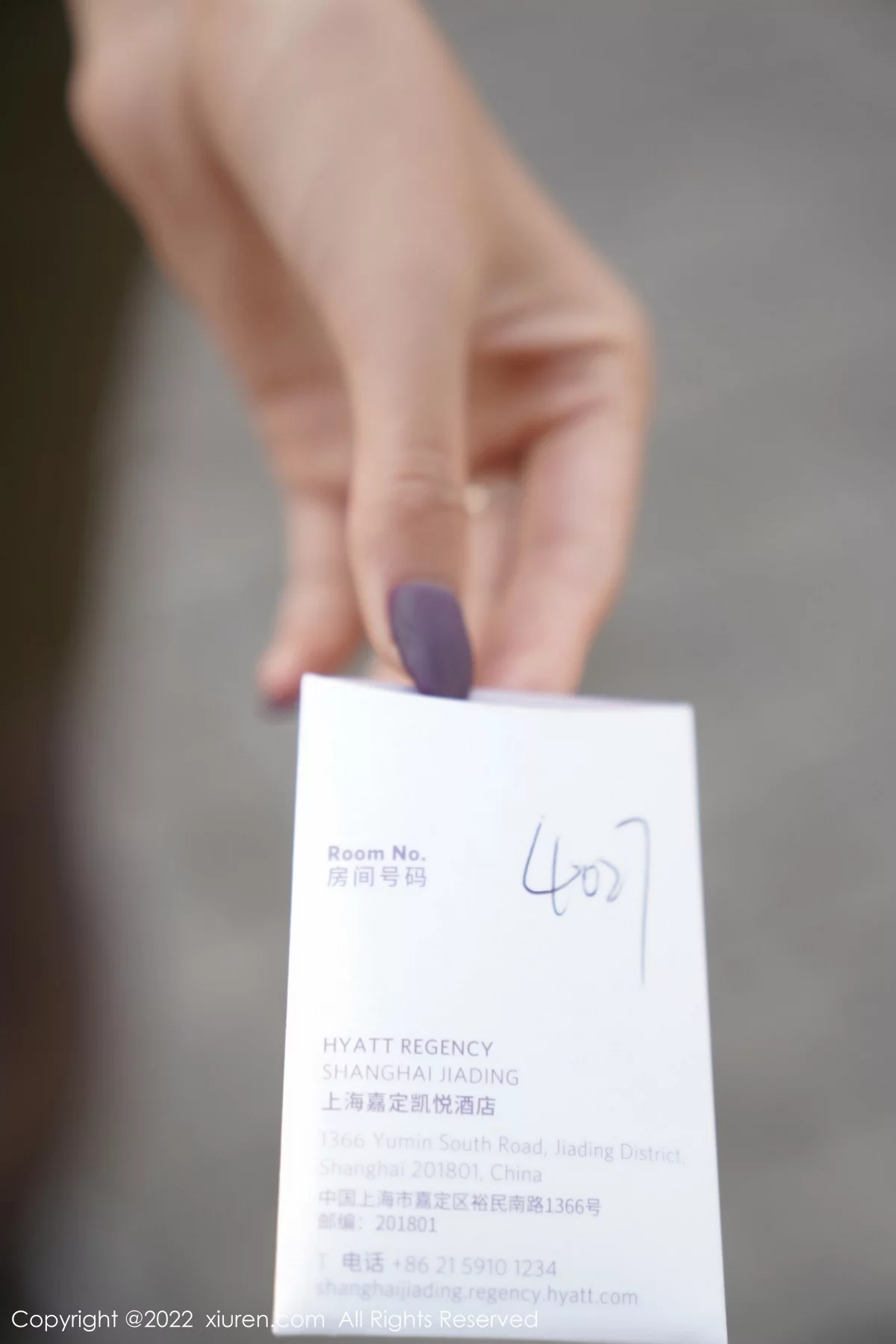 [[XiuRen秀人网]秀人网]No.4428_模特蓝夏Akasha靓丽灰绿色上衣配短裙露性感内衣极致魅惑写真50P