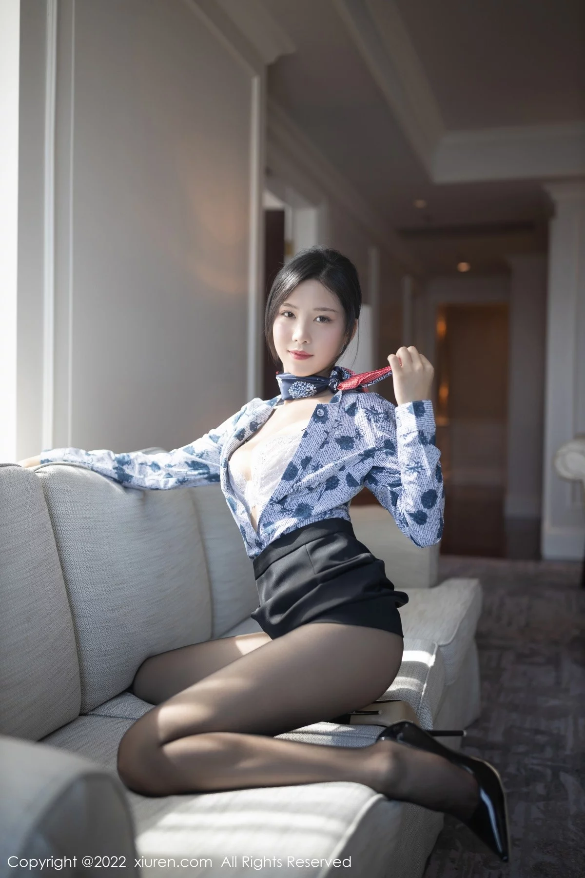 [[XiuRen秀人网]秀人网]No.4430_模特抖娘利世空姐制服主题私房半脱露性感蕾丝内衣撩人诱惑写真79P