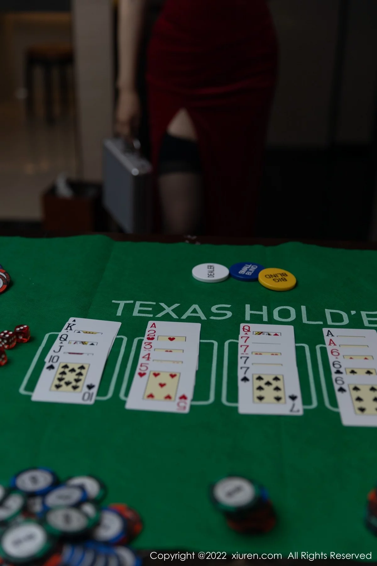 [[XiuRen秀人网]秀人网]No.4434_模特允爾三亚旅拍赌场情景主题半脱低胸裙露丰乳肥臀诱惑写真77P