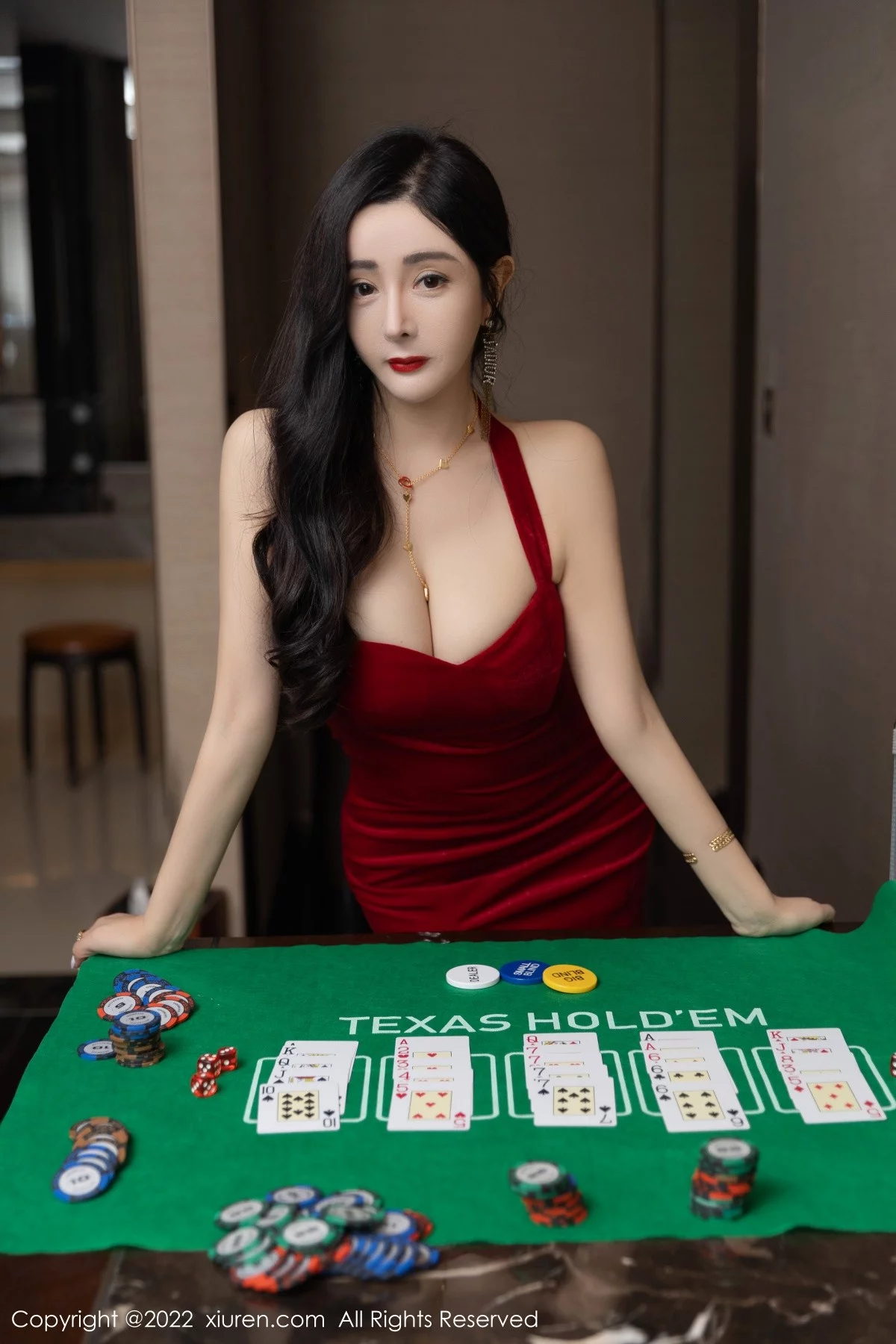 [[XiuRen秀人网]秀人网]No.4434_模特允爾三亚旅拍赌场情景主题半脱低胸裙露丰乳肥臀诱惑写真77P