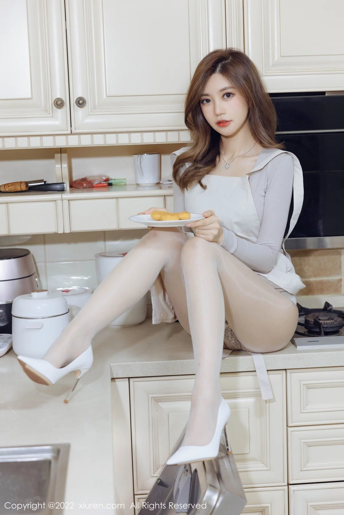 [[XiuRen秀人网]秀人网]No.4438_女神绮里嘉ula厨娘主题半脱露性感内衣配开档白丝完美诱惑写真62P