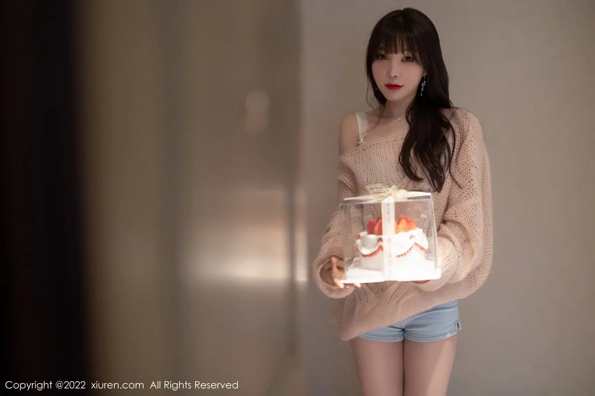 [[XiuRen秀人网]秀人网]No.4435_女神芝芝Booty私房缕空毛衣配牛仔短裤半脱露性感内衣诱惑写真94P