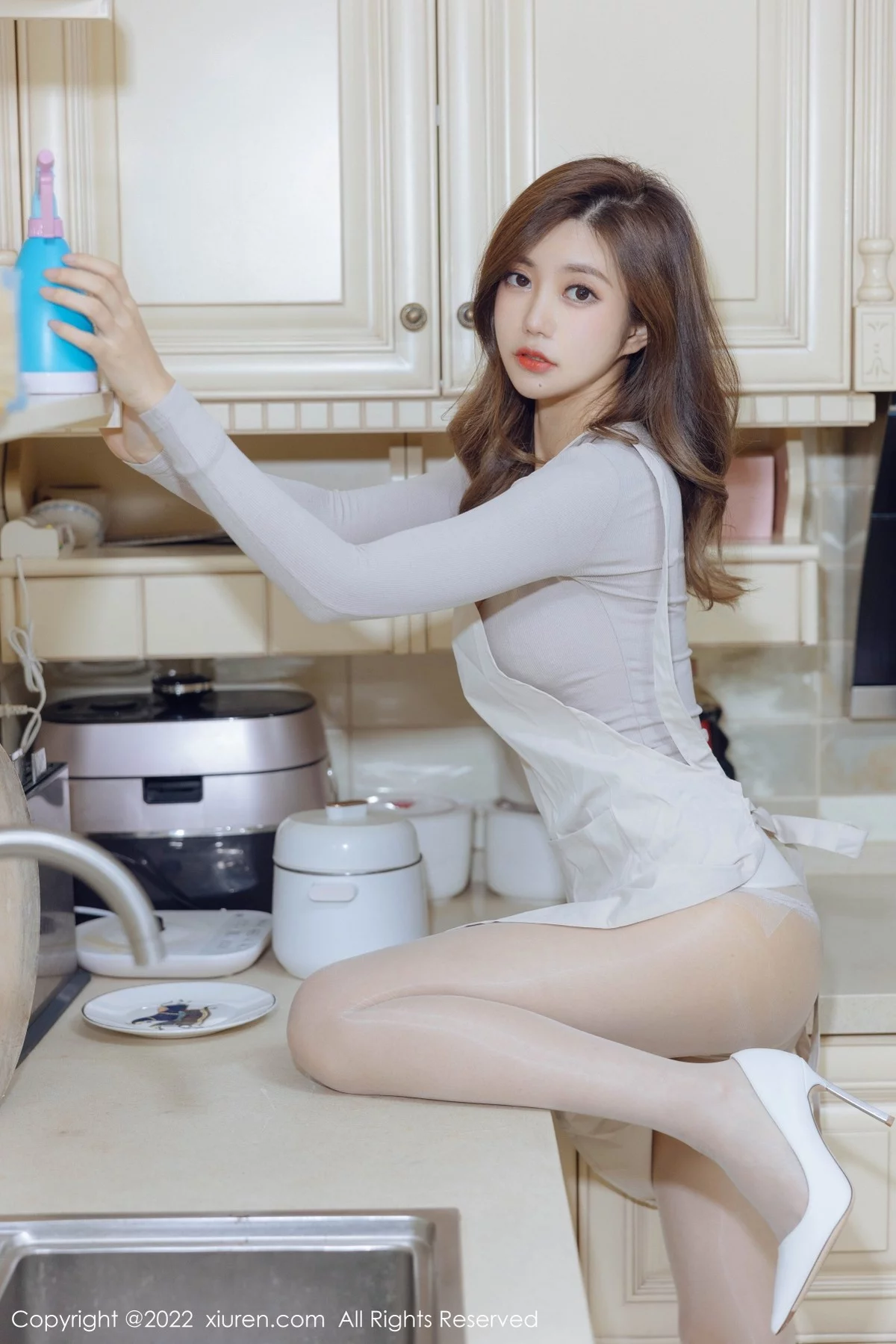 [[XiuRen秀人网]秀人网]No.4438_女神绮里嘉ula厨娘主题半脱露性感内衣配开档白丝完美诱惑写真62P
