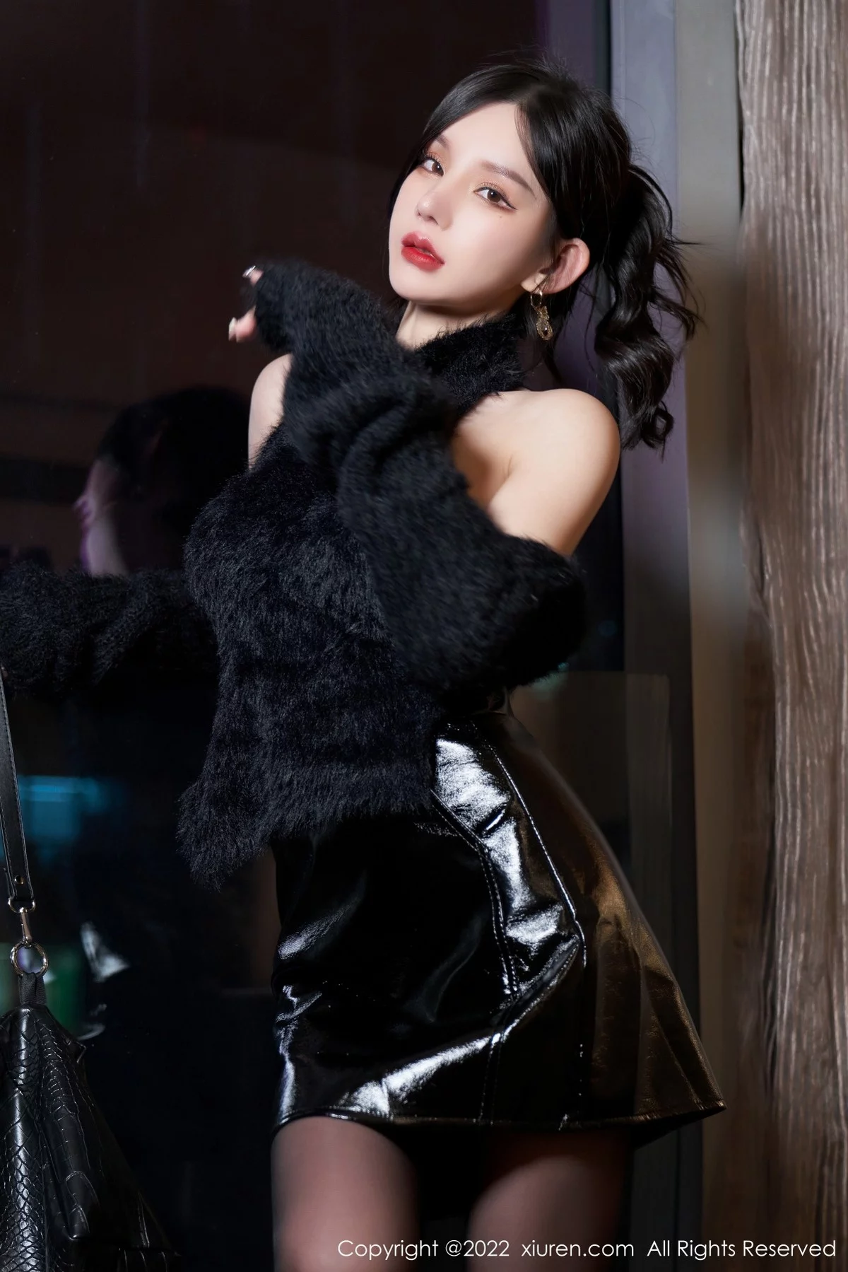 [[XiuRen秀人网]秀人网]No.4437_女神周于希Sally私房半脱全裸上身配破烂无内黑丝极致诱惑写真87P