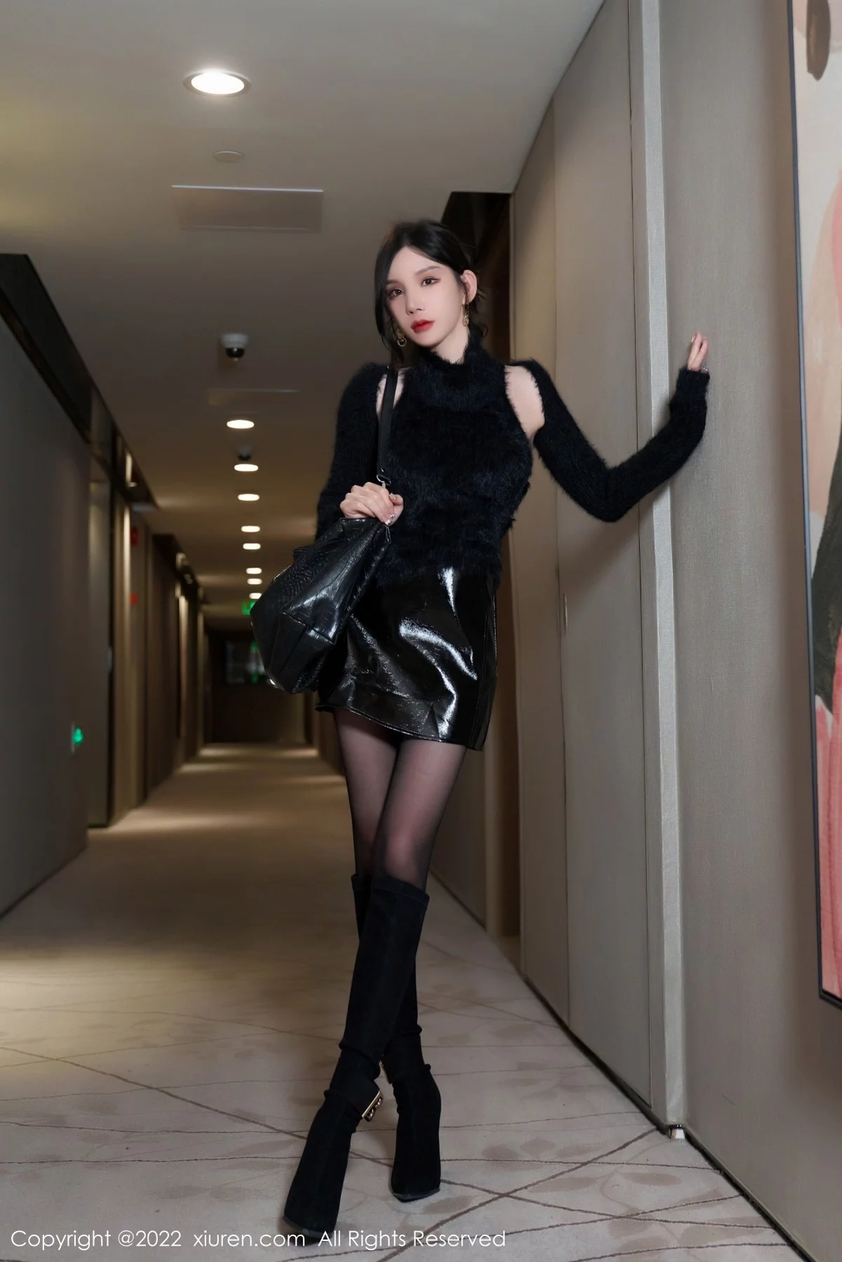 [[XiuRen秀人网]秀人网]No.4437_女神周于希Sally私房半脱全裸上身配破烂无内黑丝极致诱惑写真87P