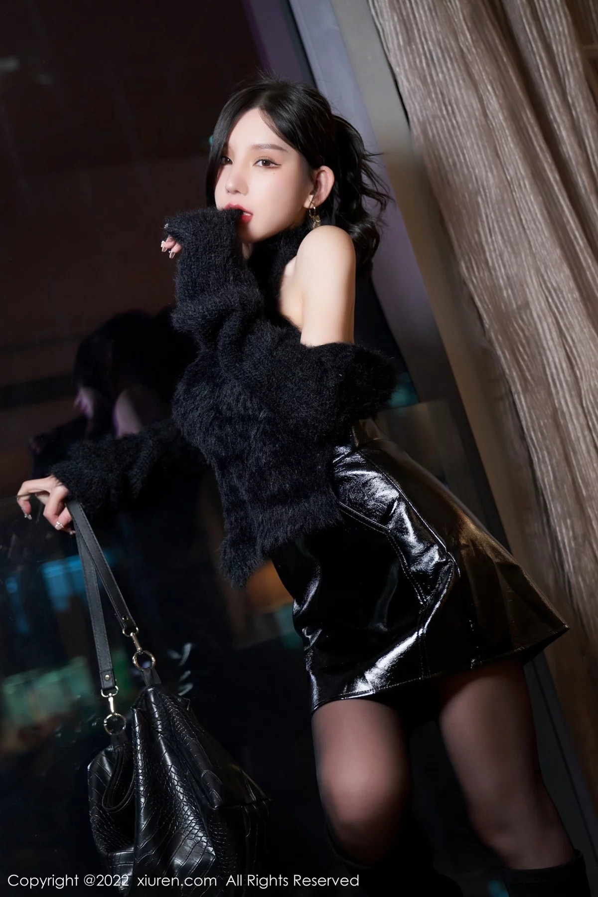 [[XiuRen秀人网]秀人网]No.4437_女神周于希Sally私房半脱全裸上身配破烂无内黑丝极致诱惑写真87P