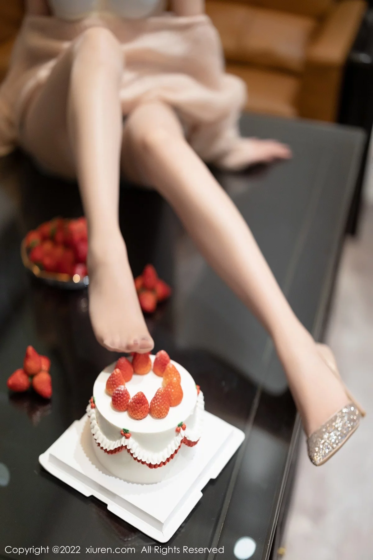 [[XiuRen秀人网]秀人网]No.4435_女神芝芝Booty私房缕空毛衣配牛仔短裤半脱露性感内衣诱惑写真94P