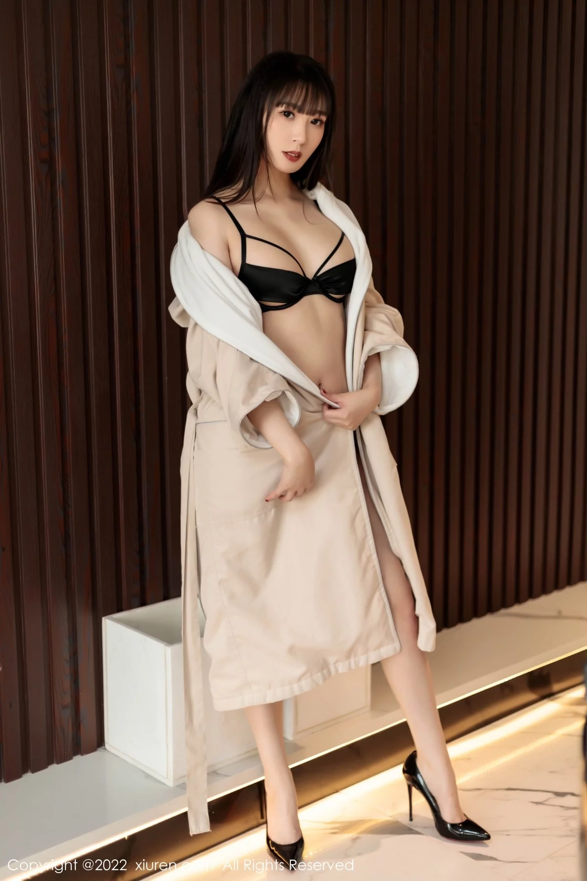 [[XiuRen秀人网]秀人网]No.4440_模特小波多私房沙发上黑色精致内衣秀凹凸别致身材迷人诱惑写真53P