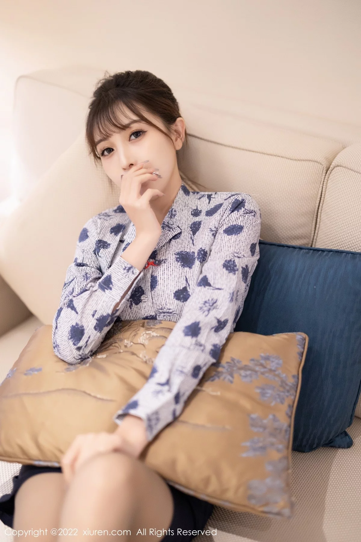 [[XiuRen秀人网]秀人网]No.4447_模特林星阑空姐制服半脱露性感黑色内衣配灰丝裤袜诱惑写真100P