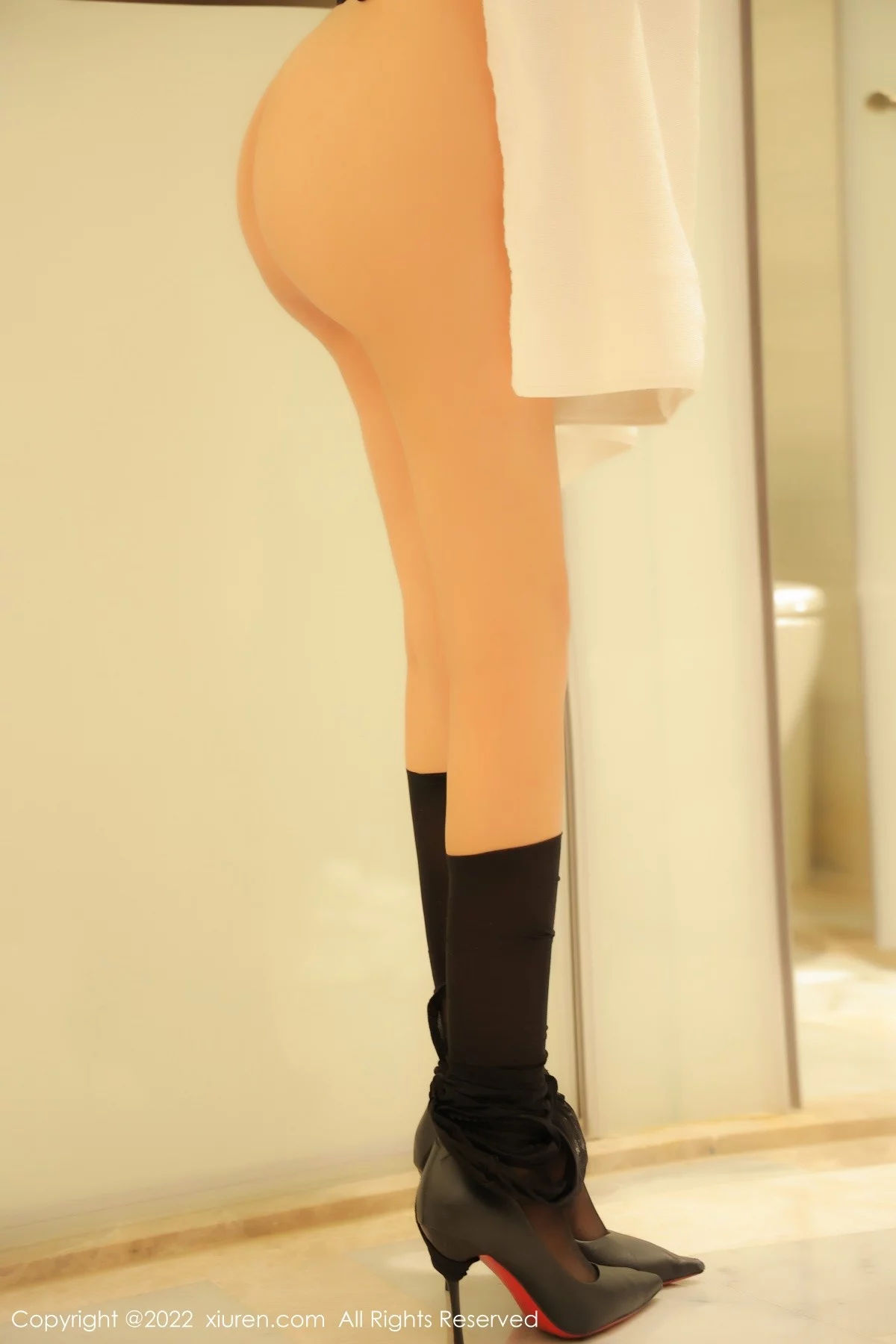 [[XiuRen秀人网]秀人网]No.4446_模特夏沫沫tifa酒店场景黑色蕾丝内衣配开档黑丝秀翘臀诱惑写真43P