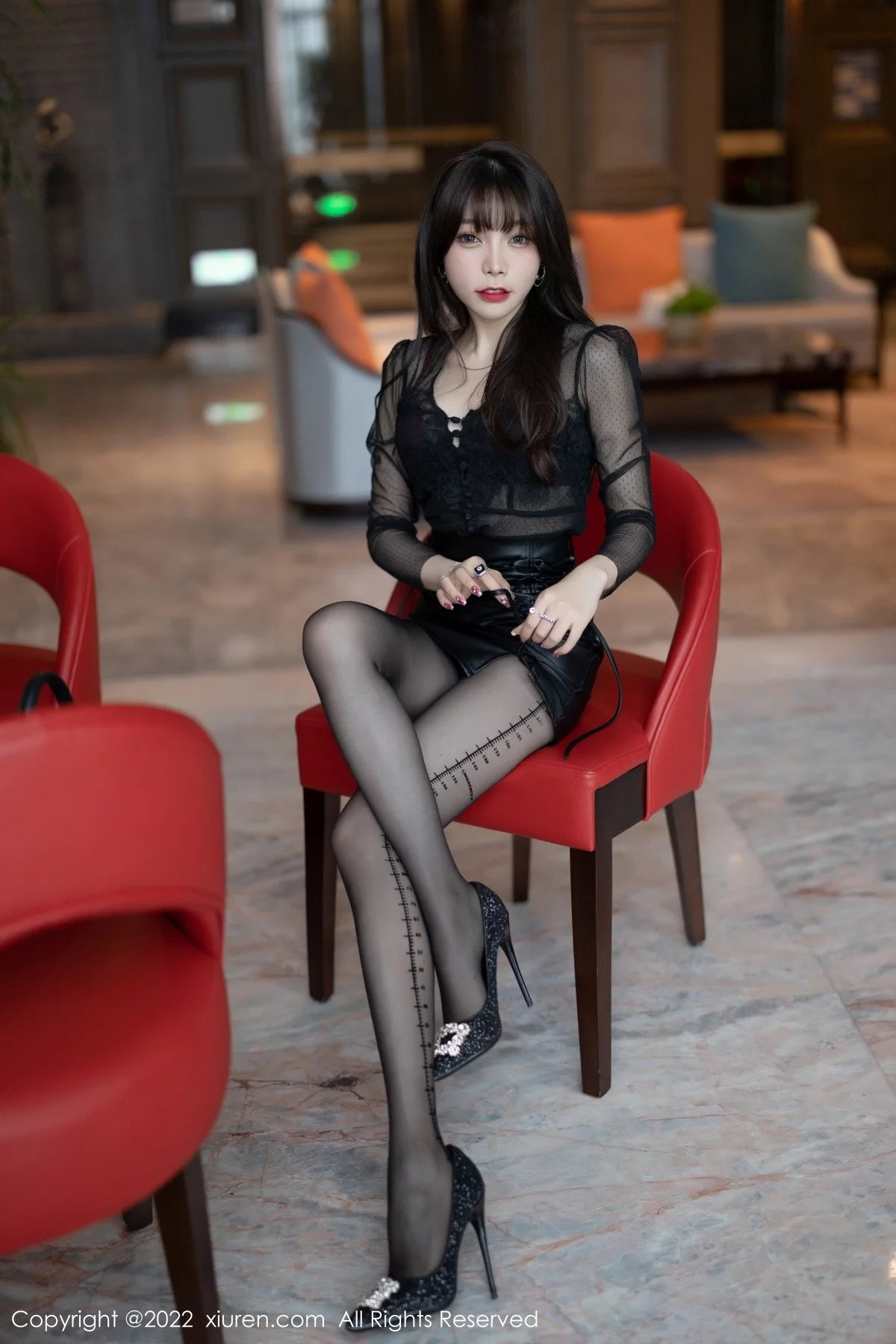 [[XiuRen秀人网]秀人网]No.4462_女神芝芝Booty轻透黑色网纱配黑皮短裙半脱露性感内衣诱惑写真91P