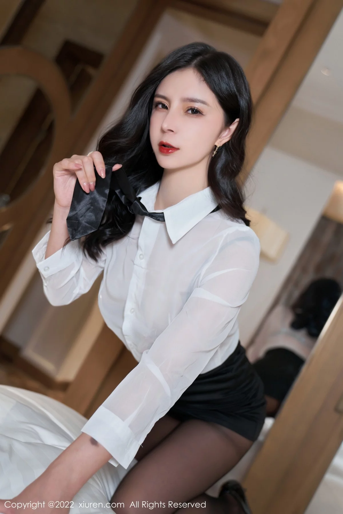 [[XiuRen秀人网]秀人网]No.4459_模特小蛮妖Yummy私房白T透明轻纱配无内黑丝秀翘臀诱惑写真77P