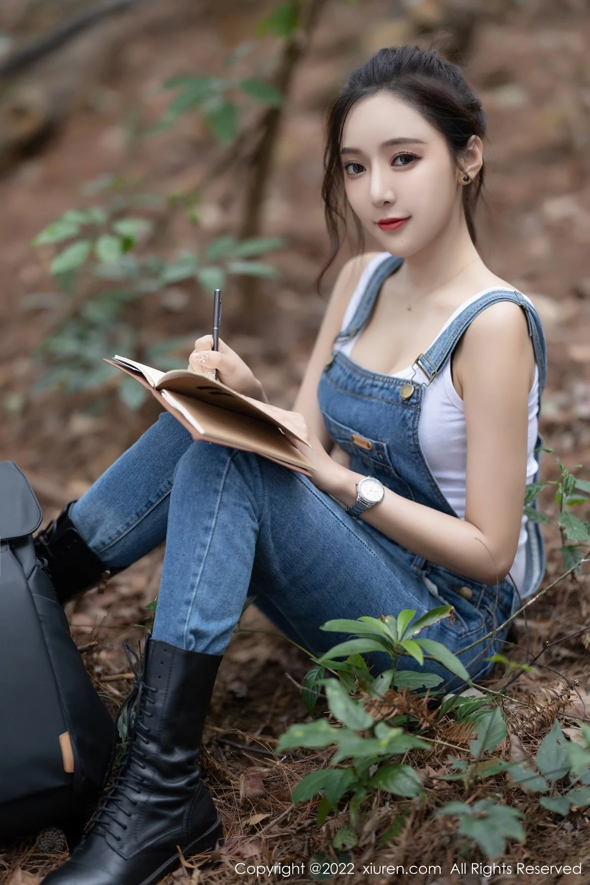 [[XiuRen秀人网]秀人网]No.4465_女神王馨瑶yanni户外探险主题脱牛仔背带服露黑色内衣性感写真63P