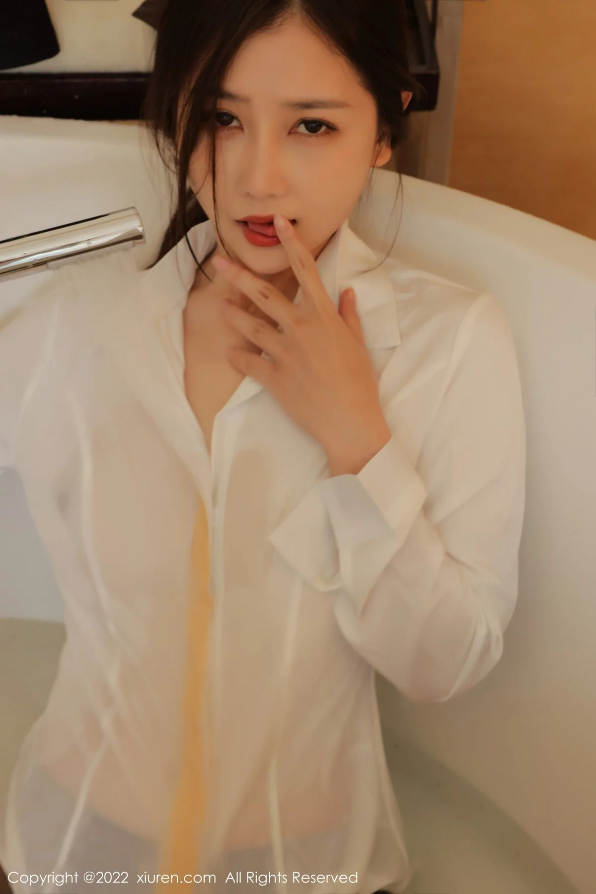 [[XiuRen秀人网]秀人网]No.4472_模特尹甜甜三亚旅拍浴室薄透衬衫配无内黑丝湿身惹火诱惑写真82P