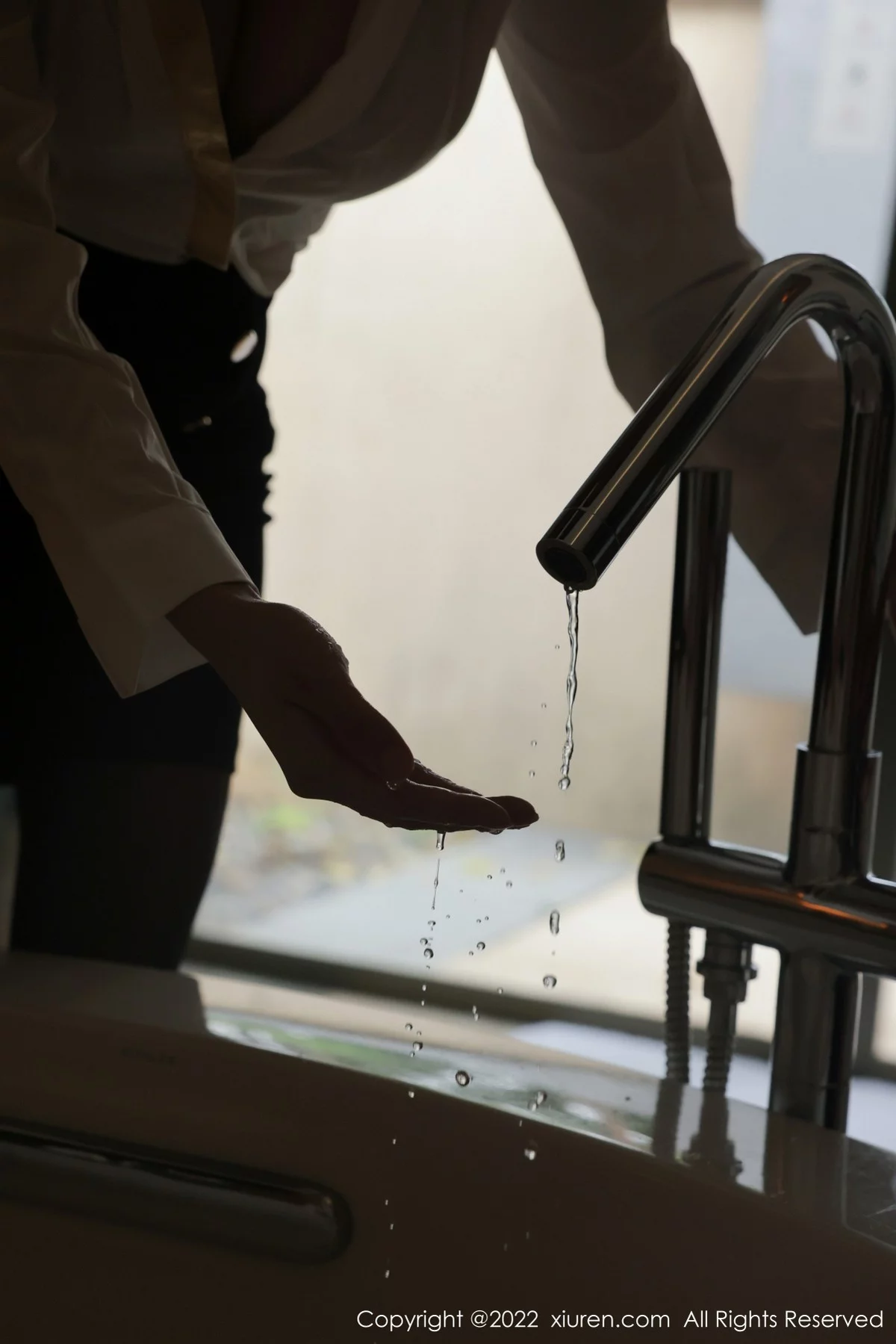 [[XiuRen秀人网]秀人网]No.4472_模特尹甜甜三亚旅拍浴室薄透衬衫配无内黑丝湿身惹火诱惑写真82P