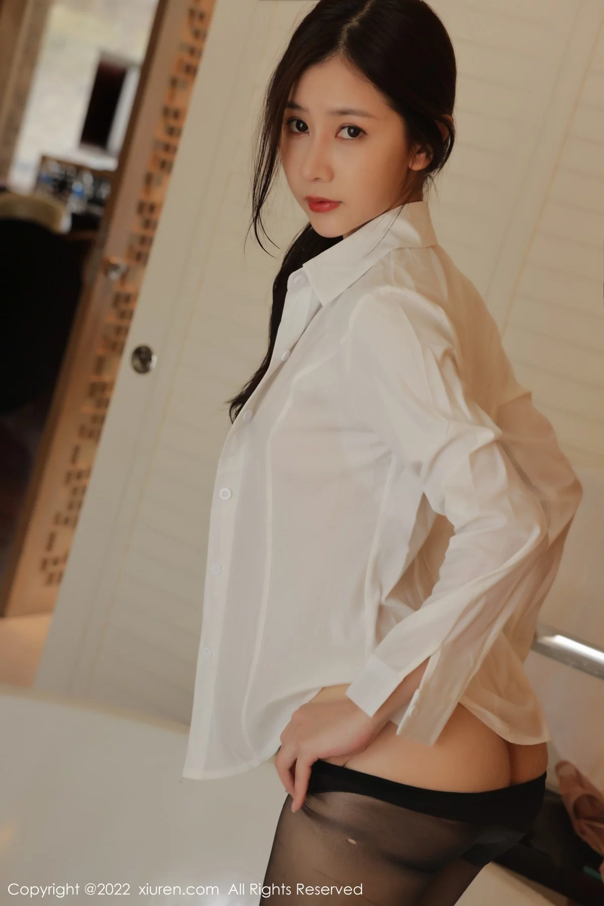 [[XiuRen秀人网]秀人网]No.4472_模特尹甜甜三亚旅拍浴室薄透衬衫配无内黑丝湿身惹火诱惑写真82P