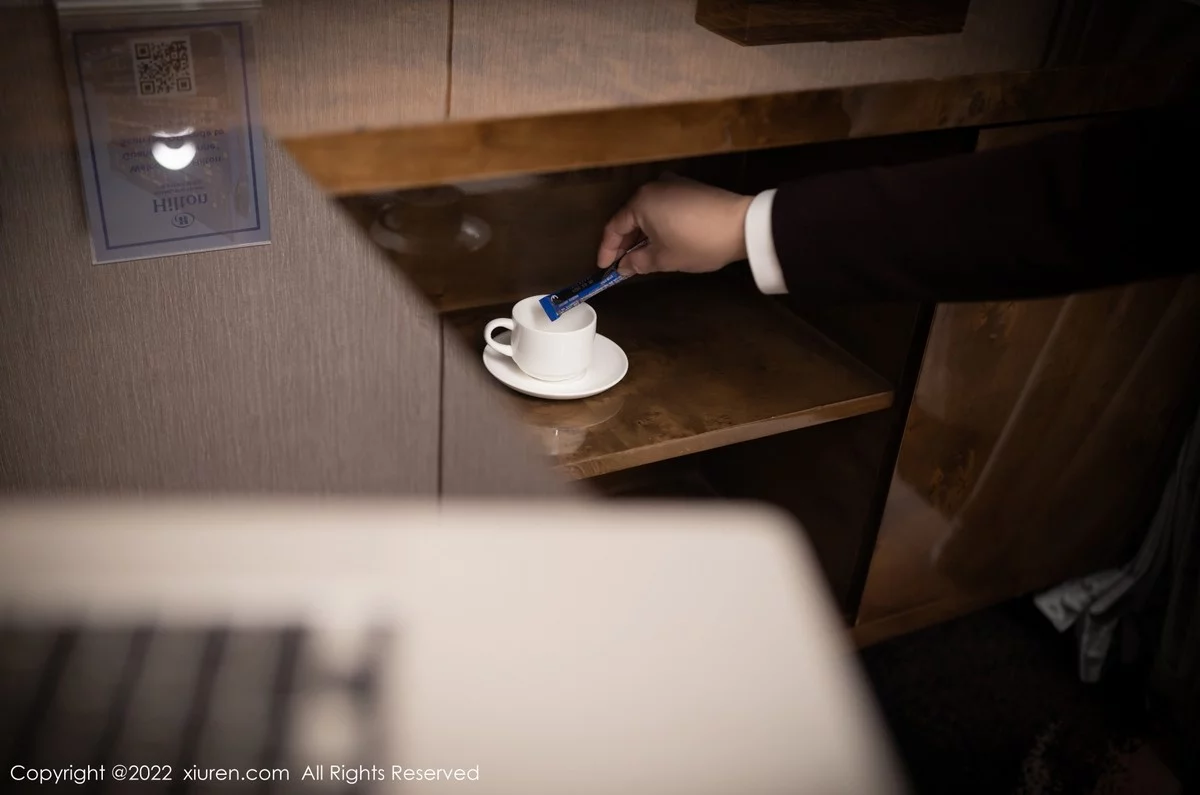 [[XiuRen秀人网]秀人网]No.4479_模特抖娘利世秘书角色扮演主题蕾丝内衣半脱露豪乳惹火诱惑写真89P