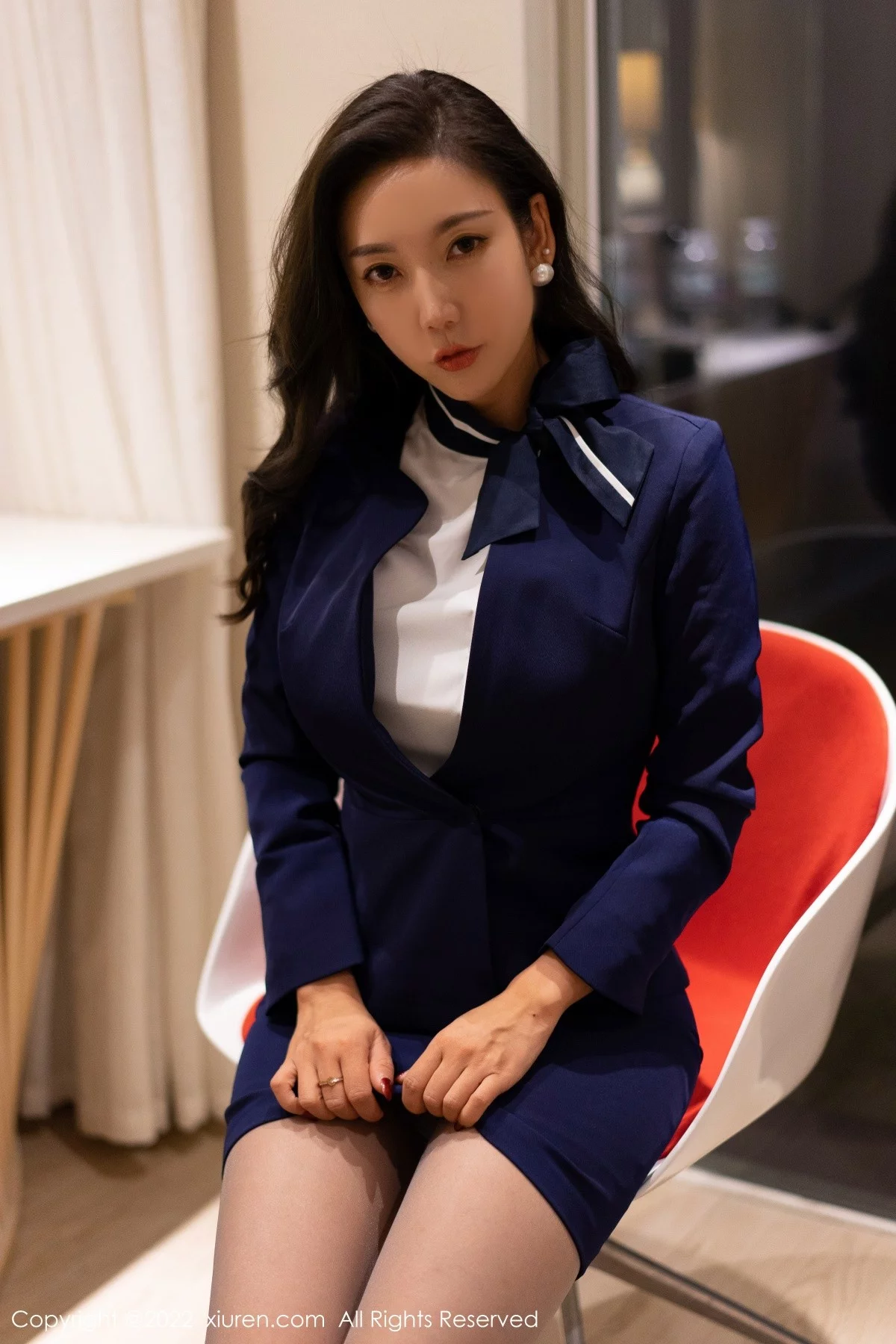 [[XiuRen秀人网]秀人网]No.4478_模特艾静香三亚旅拍深蓝色职业服饰半脱露性感内衣丰满诱惑写真50P