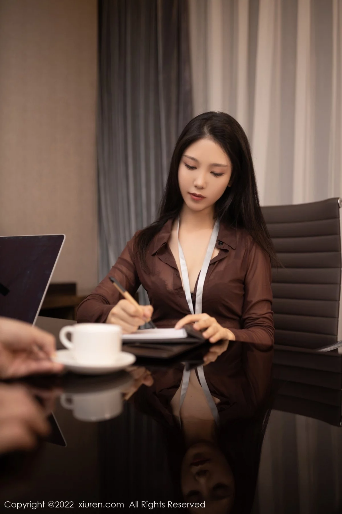 [[XiuRen秀人网]秀人网]No.4479_模特抖娘利世秘书角色扮演主题蕾丝内衣半脱露豪乳惹火诱惑写真89P