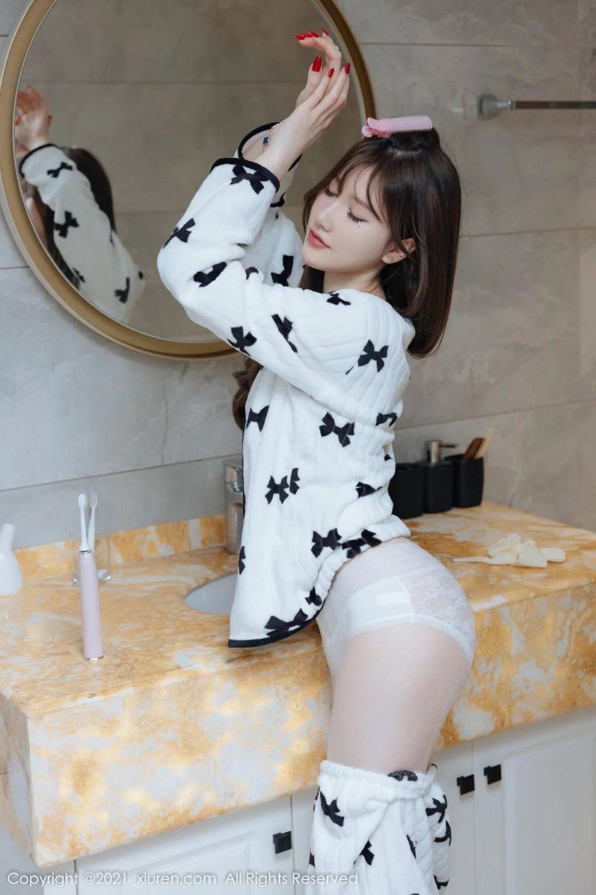 [[XiuRen秀人网]秀人网]No.4365_模特美桃酱女主持主题私房半脱露蕾丝内衣超薄肉丝迷人诱惑写真80P