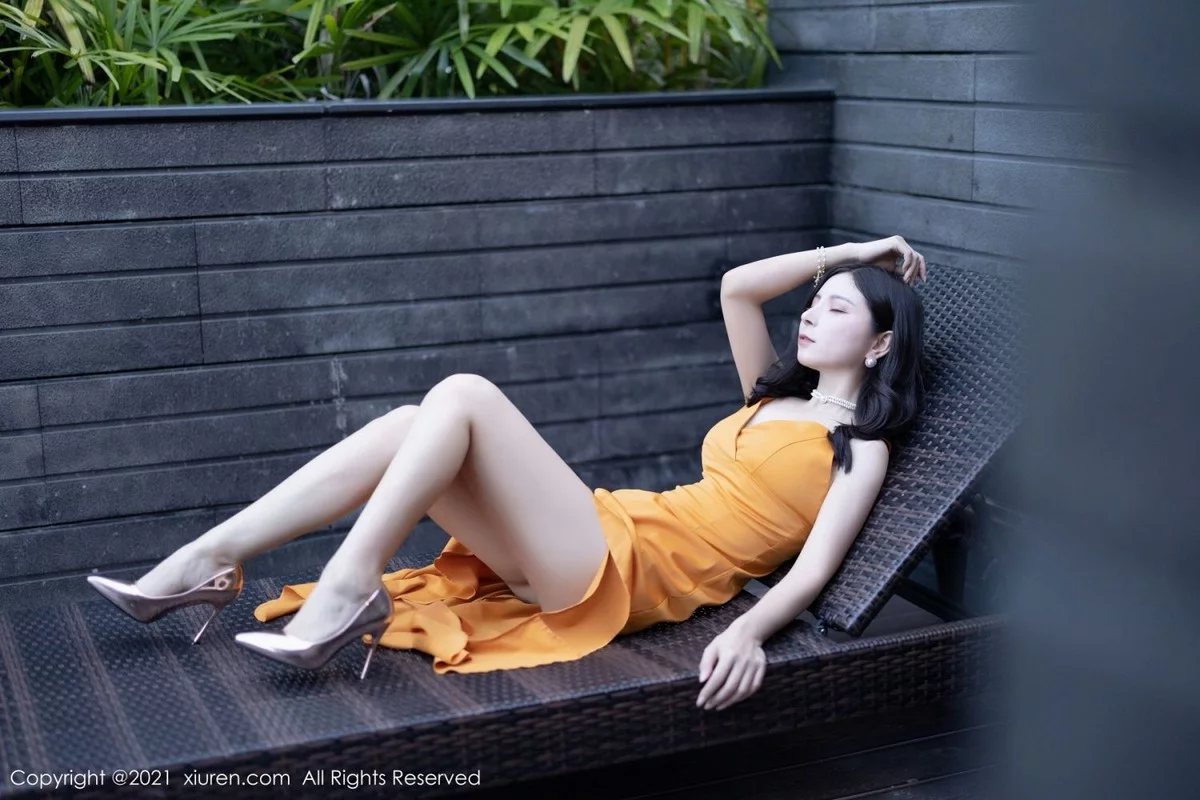 [[XiuRen秀人网]秀人网]No.4363_模特小蛮妖Yummy深圳旅拍脱性感JK制服露白色内衣诱惑写真73P