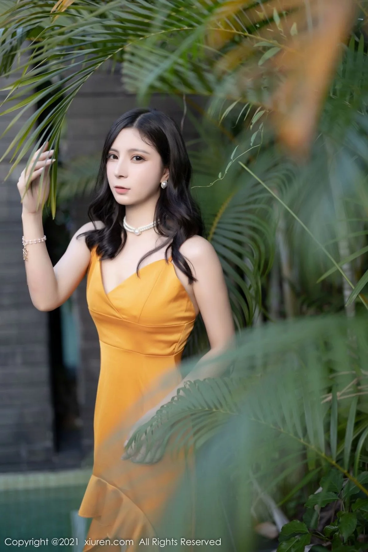 [[XiuRen秀人网]秀人网]No.4363_模特小蛮妖Yummy深圳旅拍脱性感JK制服露白色内衣诱惑写真73P