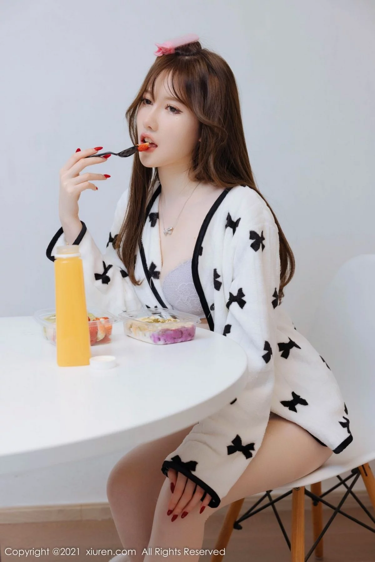 [[XiuRen秀人网]秀人网]No.4365_模特美桃酱女主持主题私房半脱露蕾丝内衣超薄肉丝迷人诱惑写真80P